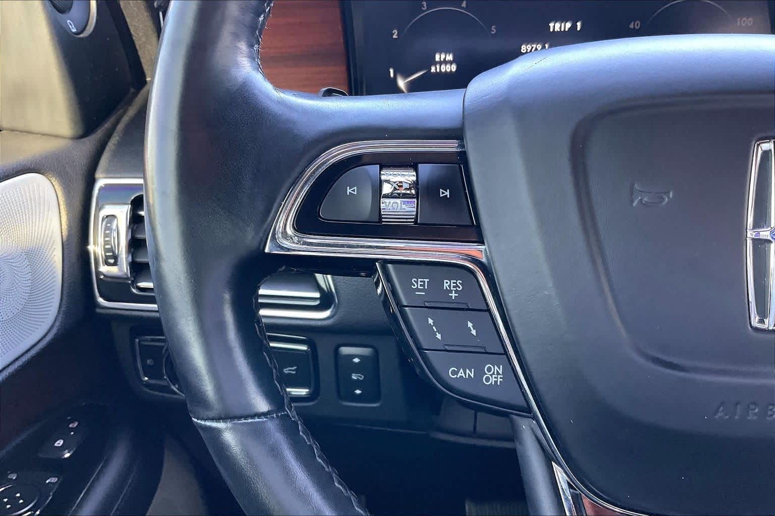 Thumbnail: 2021 Lincoln Navigator - 23