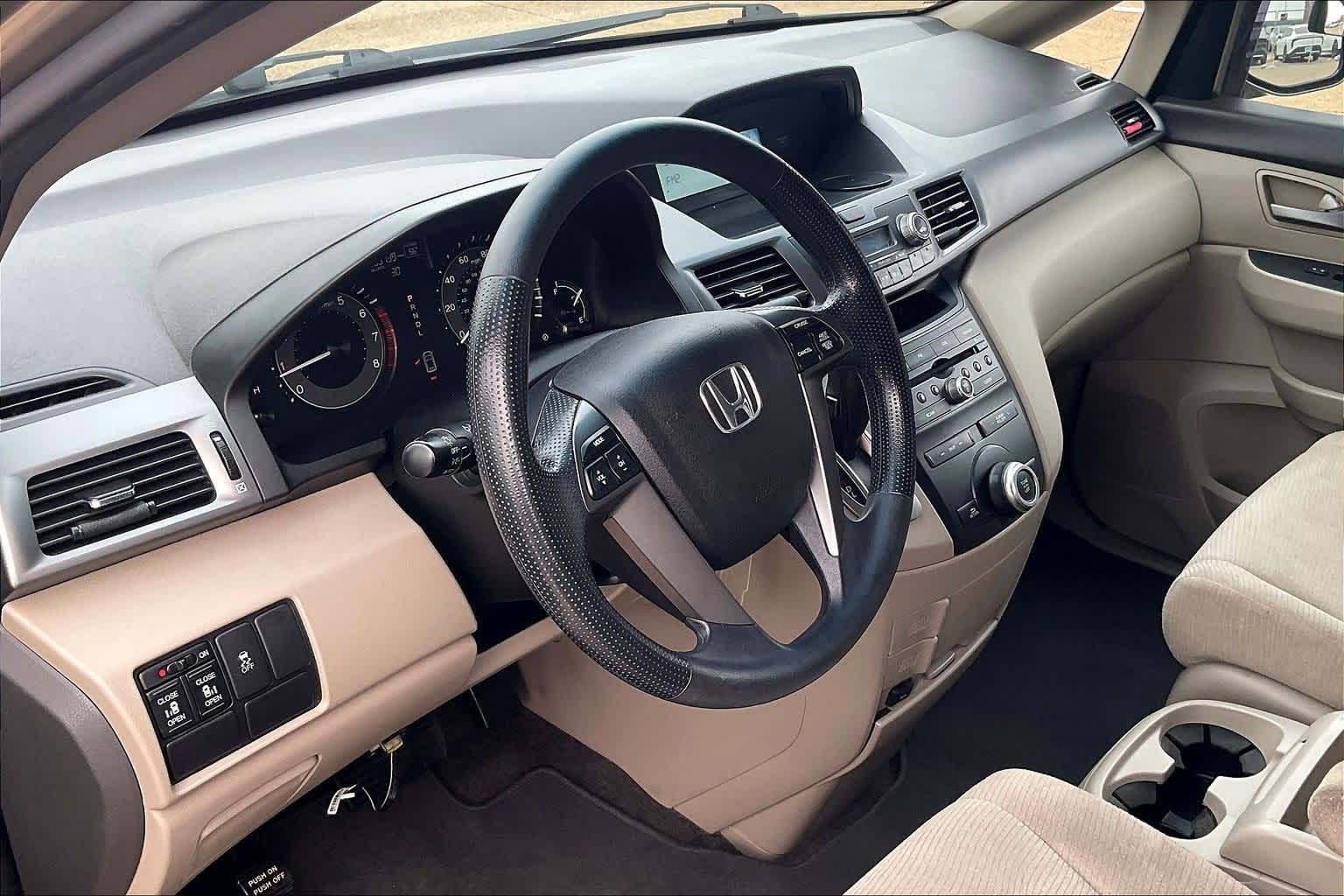 Thumbnail: 2011 Honda Odyssey - 2