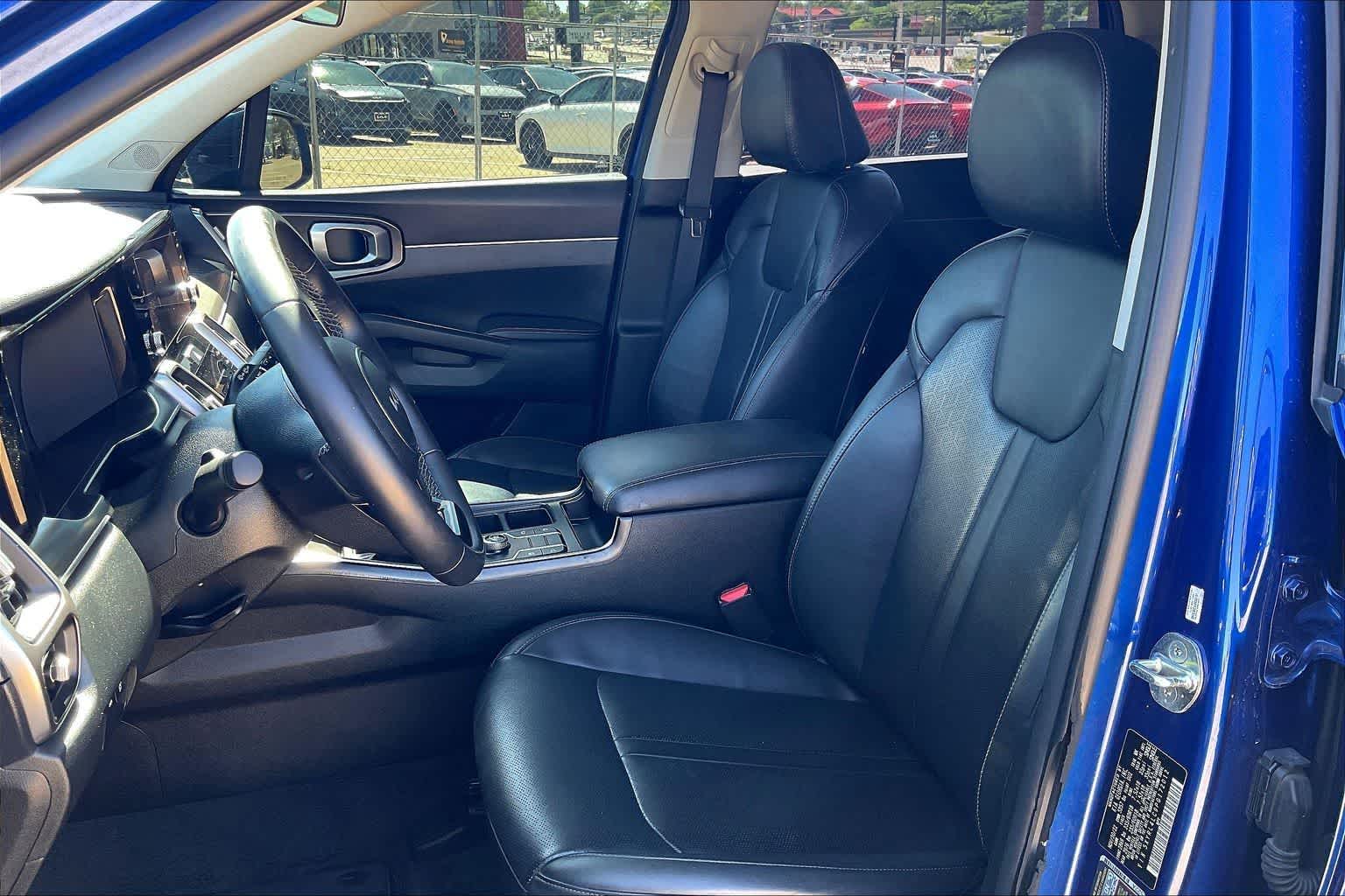 Thumbnail: 2023 Kia Sorento - 11