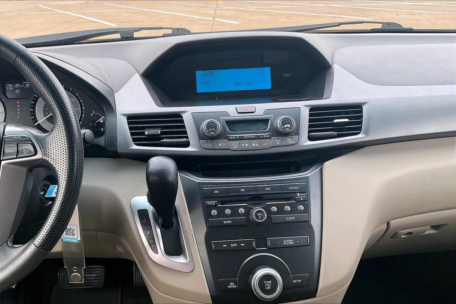 Thumbnail: 2011 Honda Odyssey - 14