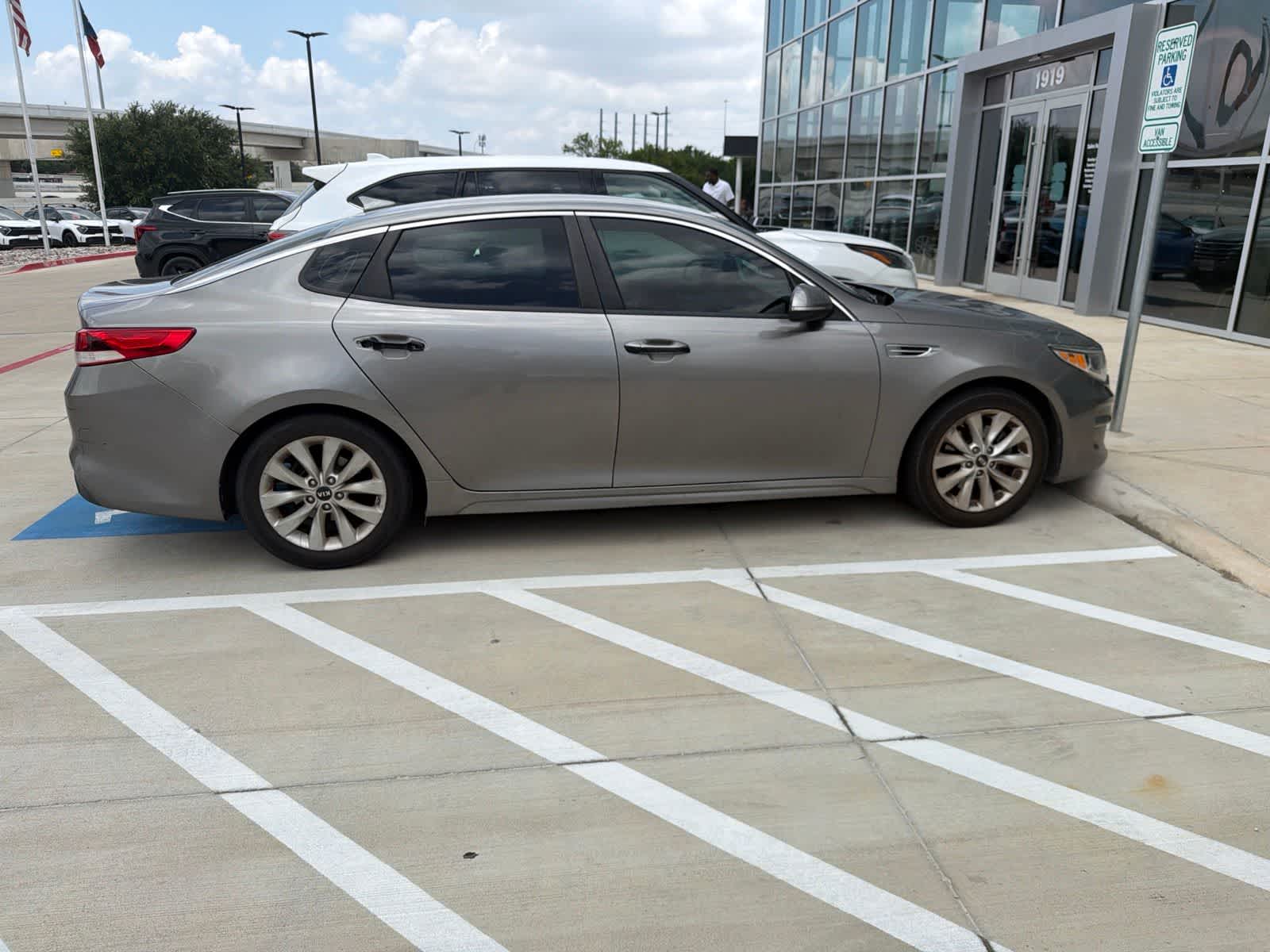 Thumbnail: 2016 Kia Optima - 4