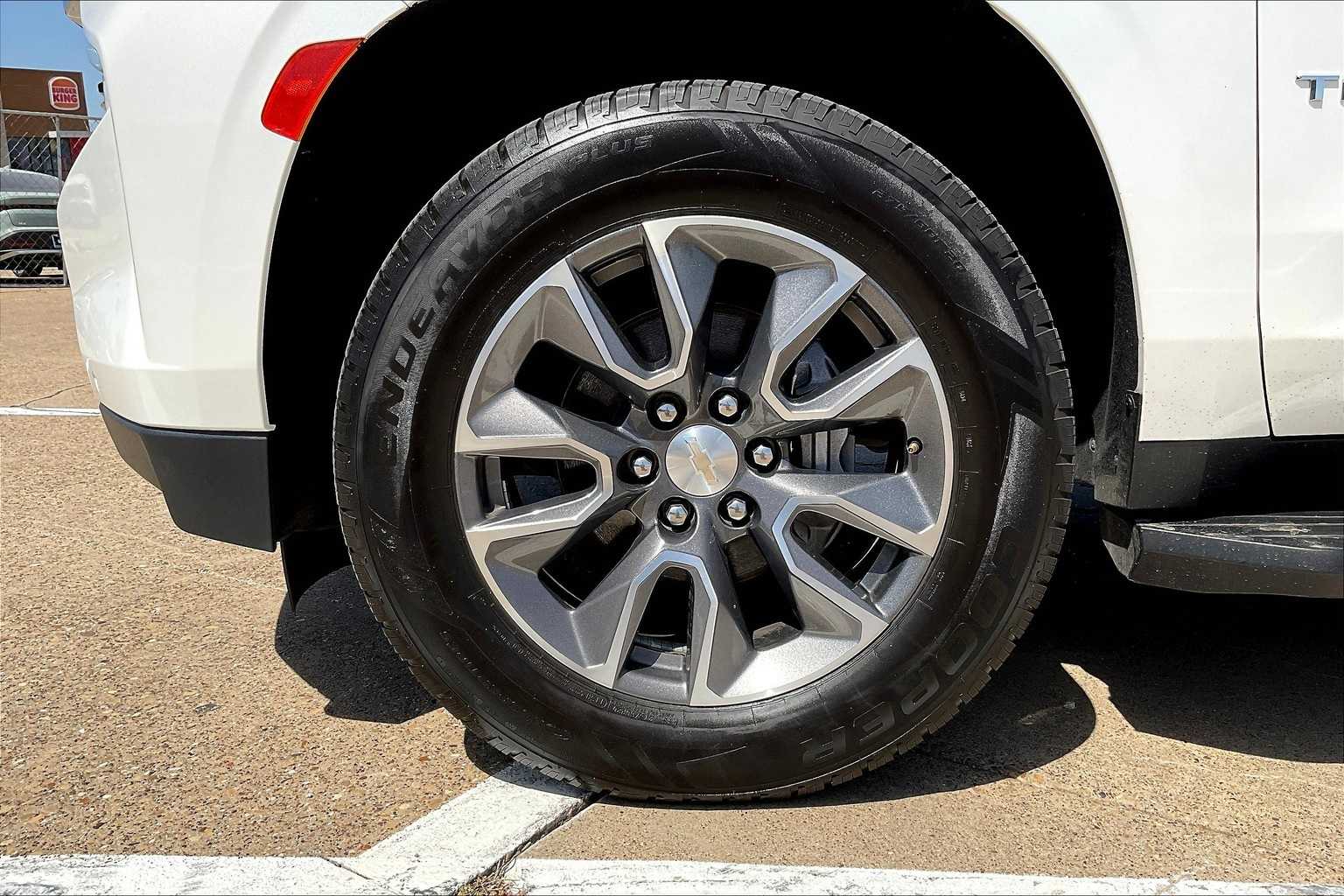 Thumbnail: 2022 Chevrolet Tahoe - 8