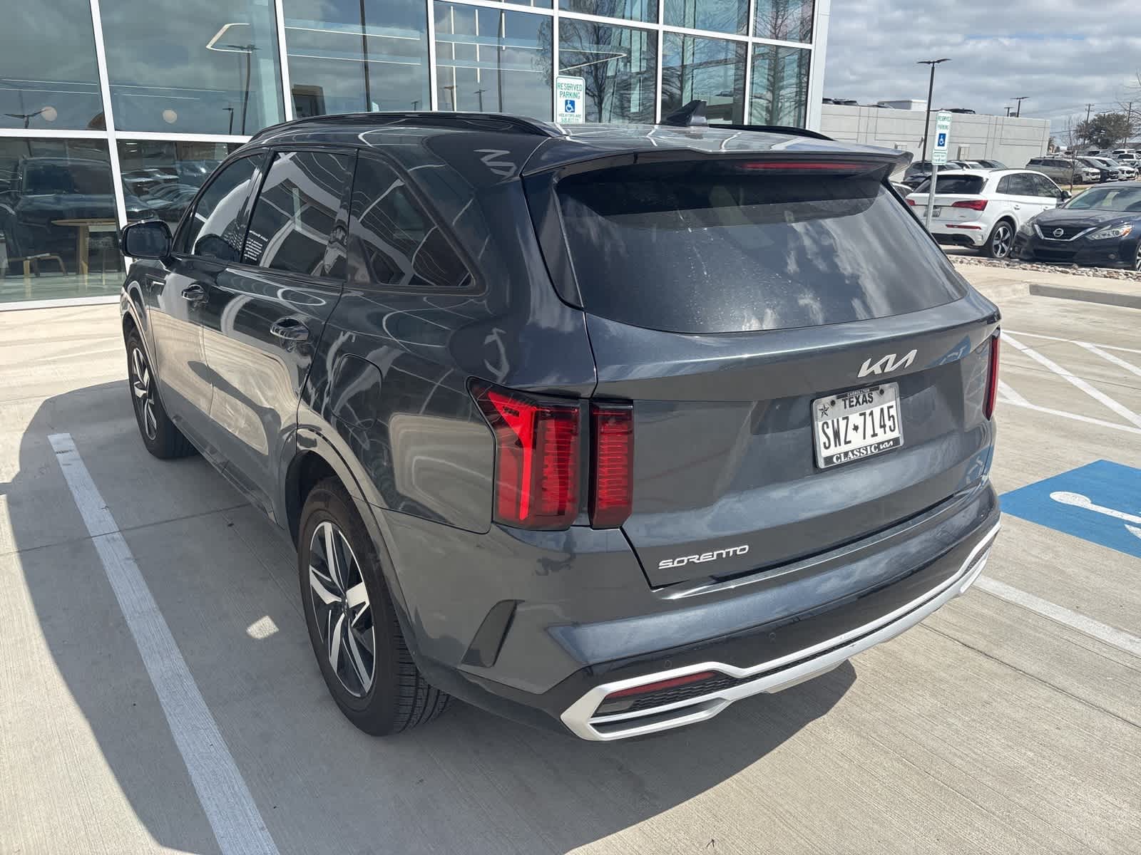 Thumbnail: 2023 Kia Sorento - 4