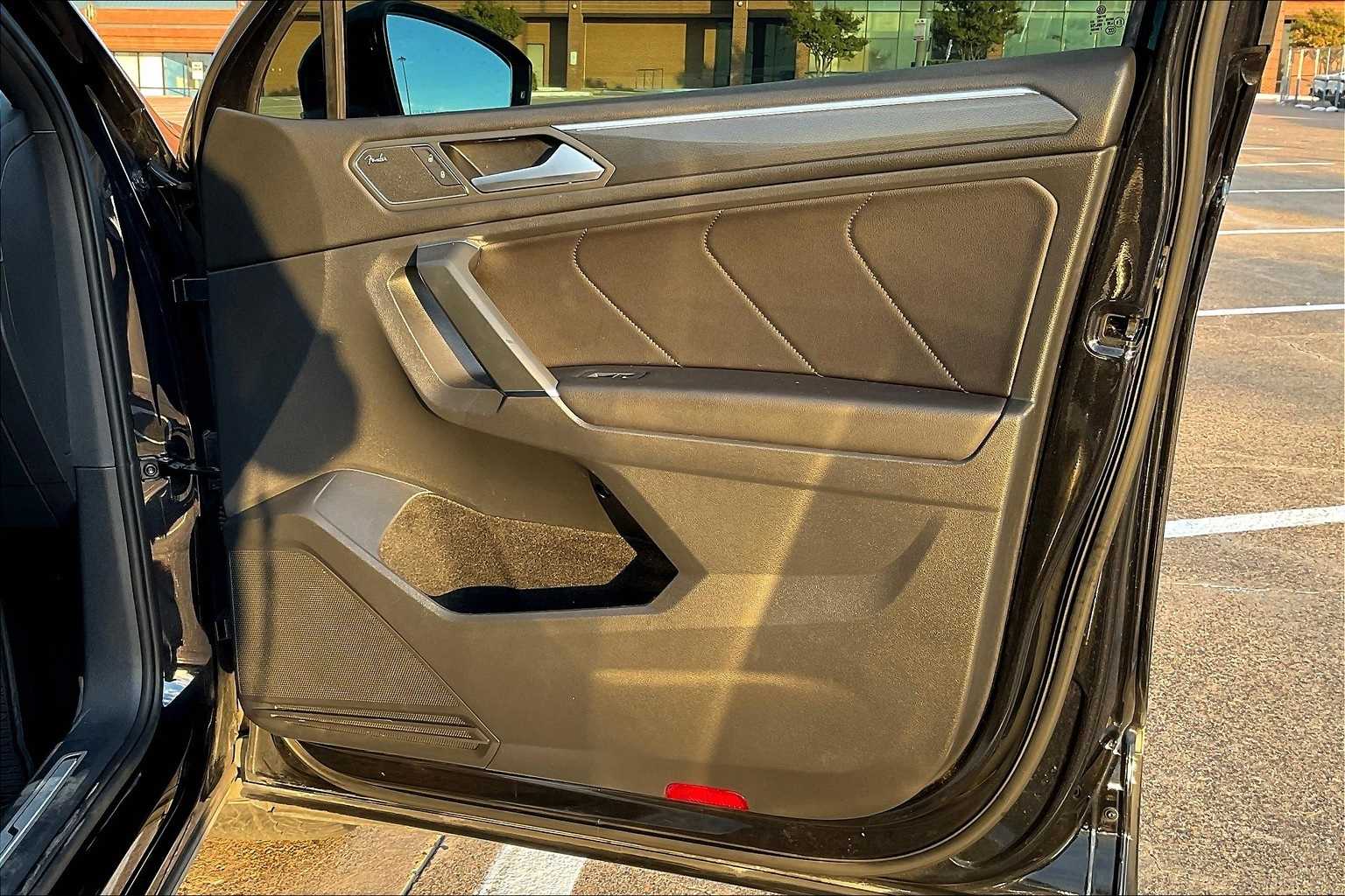 Thumbnail: 2020 Volkswagen Tiguan - 28