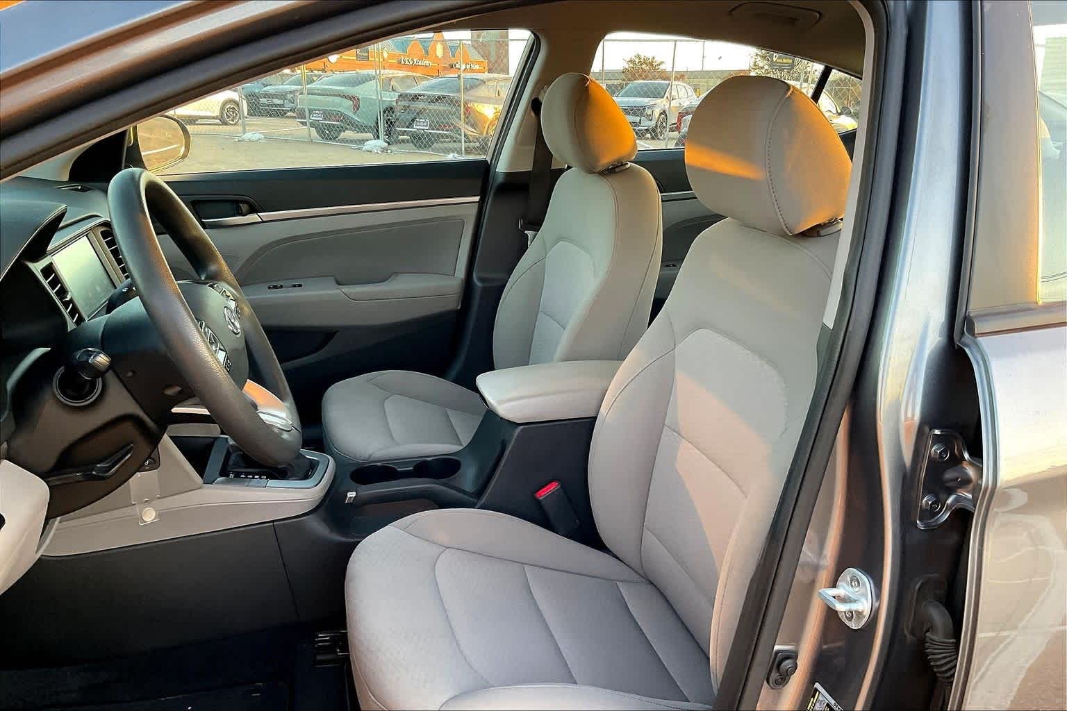 Thumbnail: 2019 Hyundai Elantra - 10