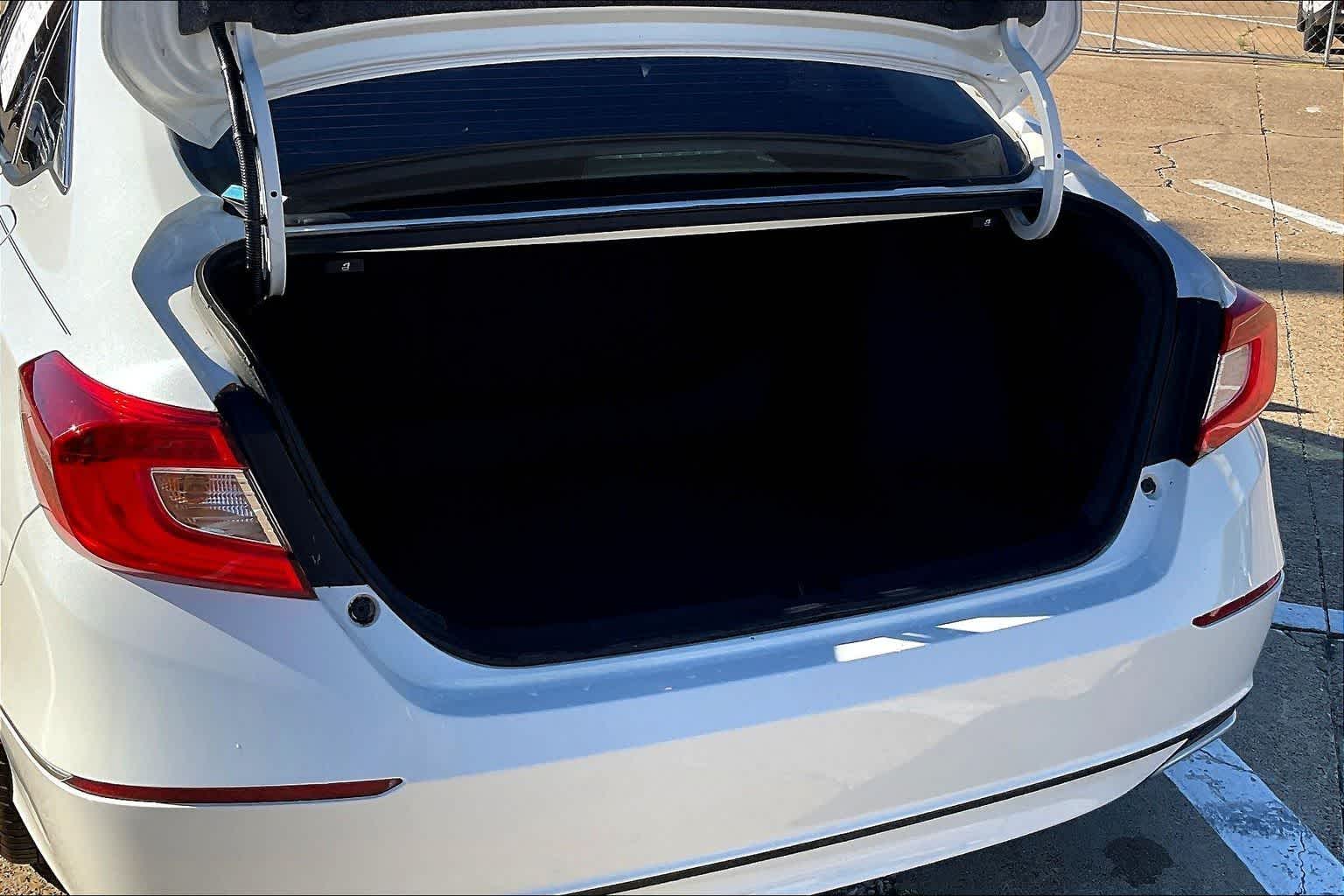 Thumbnail: 2018 Honda Accord - 18