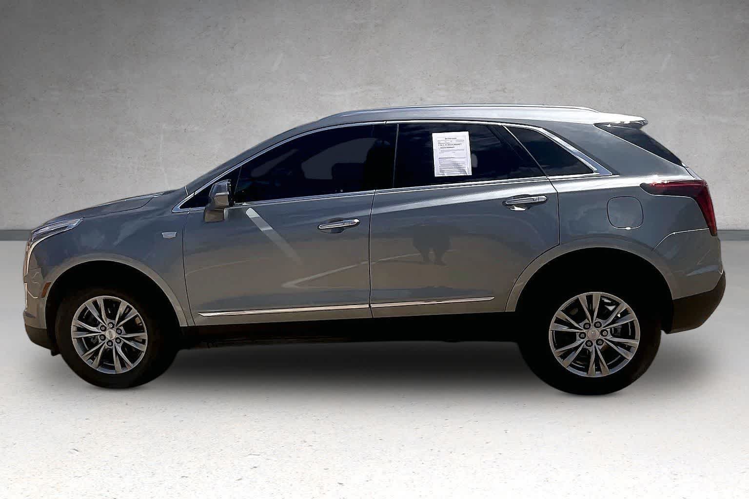 Thumbnail: 2023 Cadillac XT5 - 3