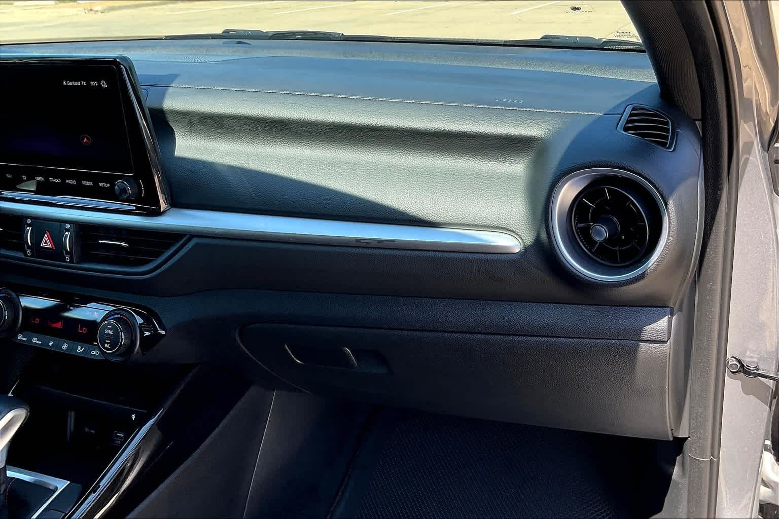 Thumbnail: 2023 Kia Forte - 23