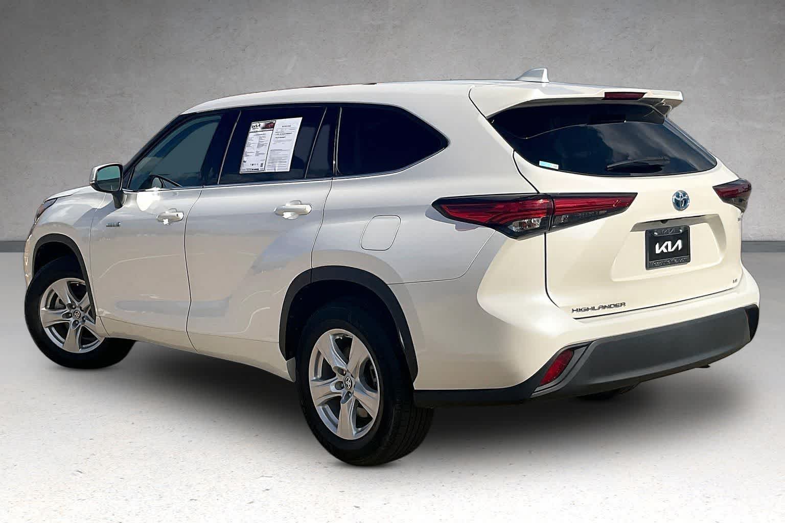Thumbnail: 2021 Toyota Highlander - 4