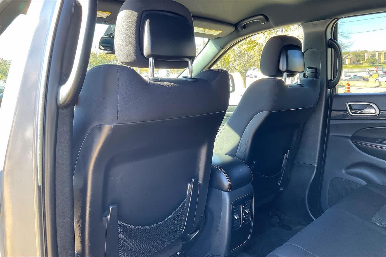 Thumbnail: 2016 Jeep Grand Cherokee - 12