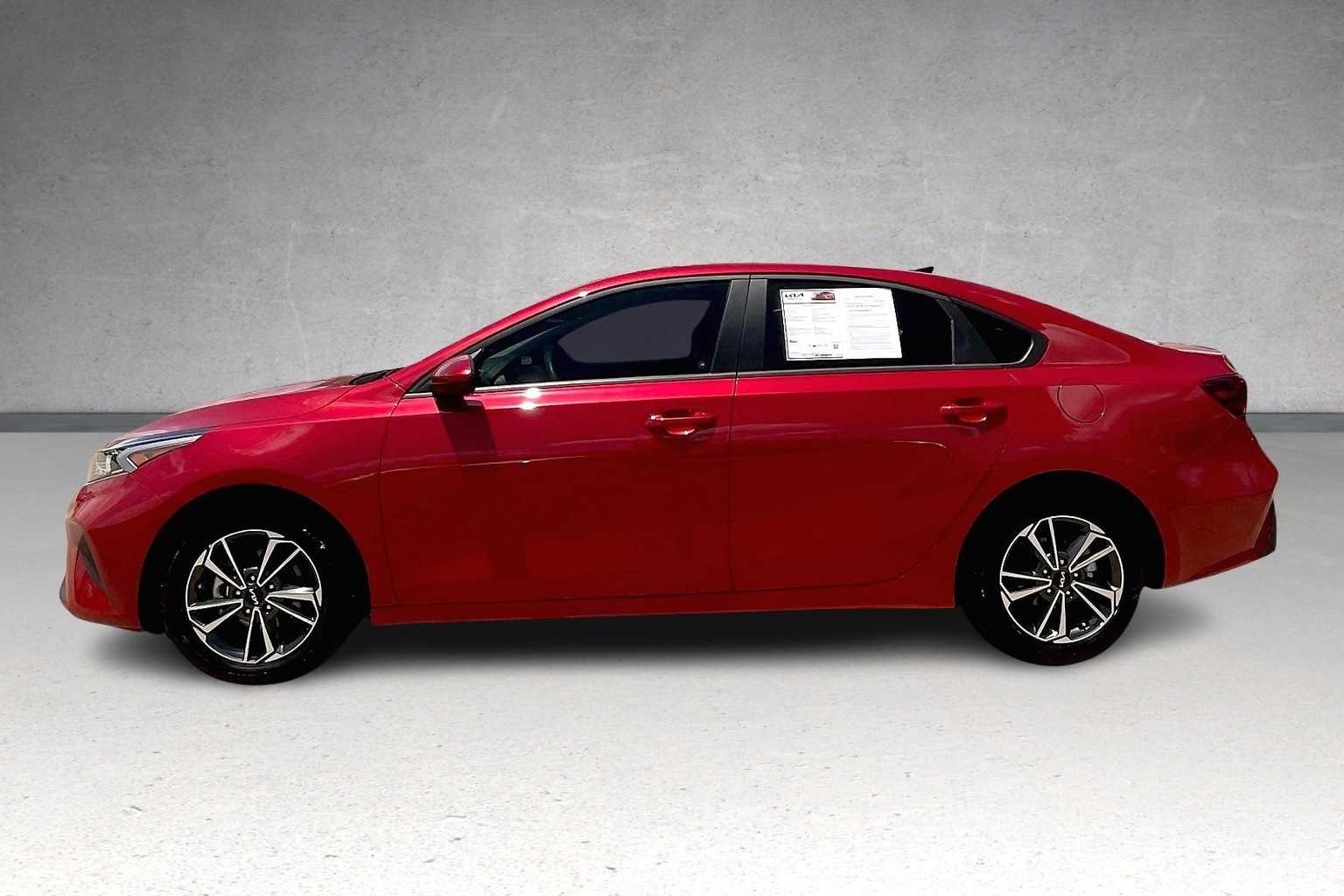 Thumbnail: 2024 Kia Forte - 3