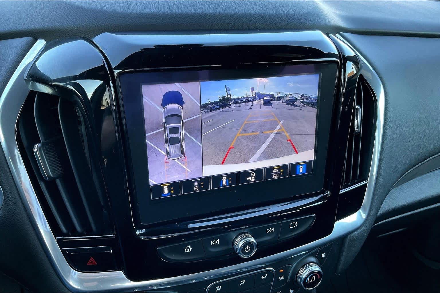 Thumbnail: 2023 Chevrolet Traverse - 26