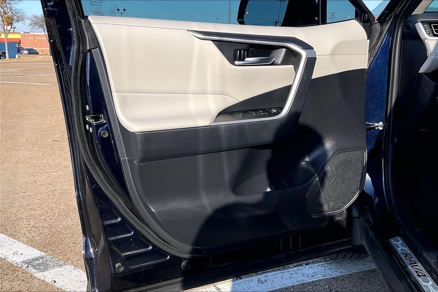 Thumbnail: 2025 Toyota RAV4 - 27