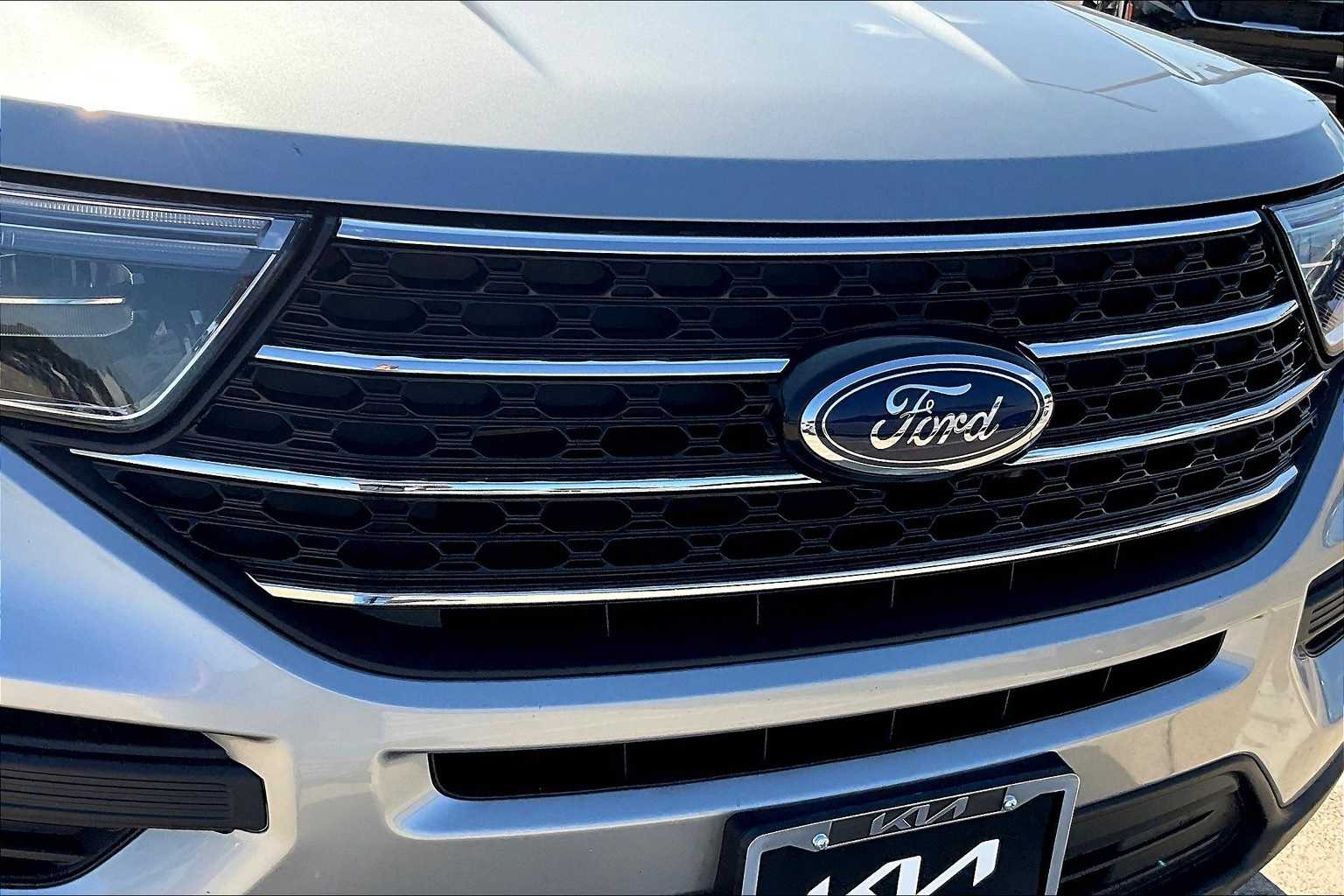 Thumbnail: 2021 Ford Explorer - 32
