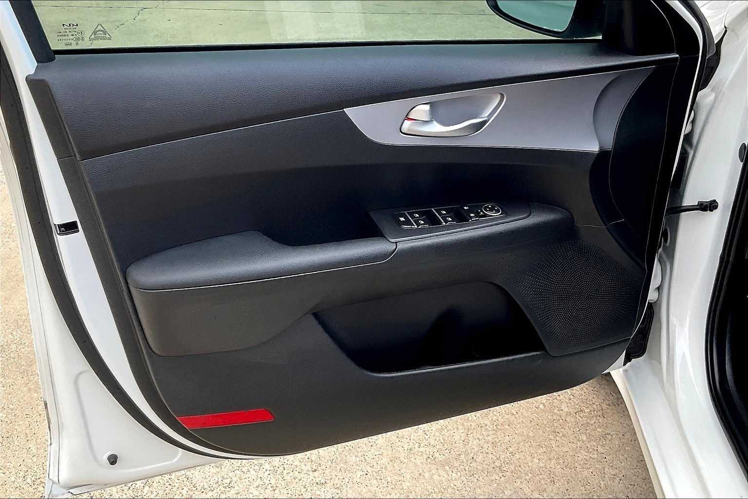 Thumbnail: 2024 Kia Forte - 27
