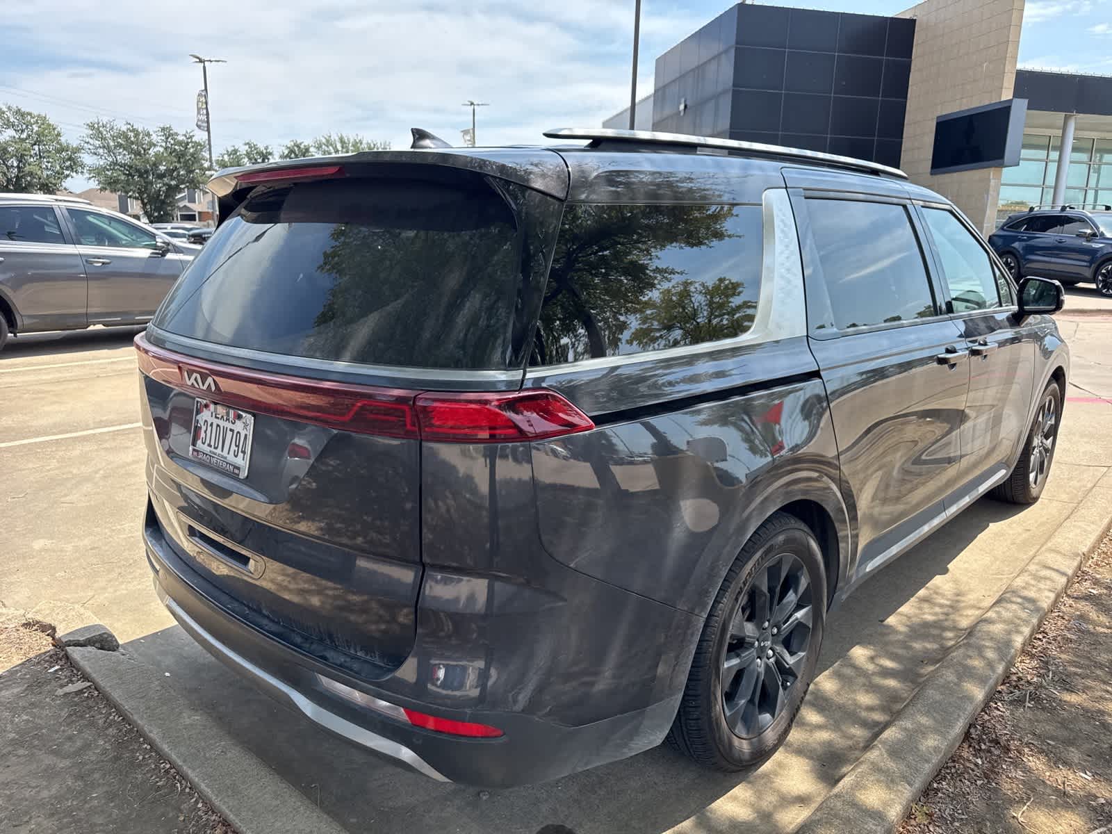 Thumbnail: 2024 Kia Carnival - 3