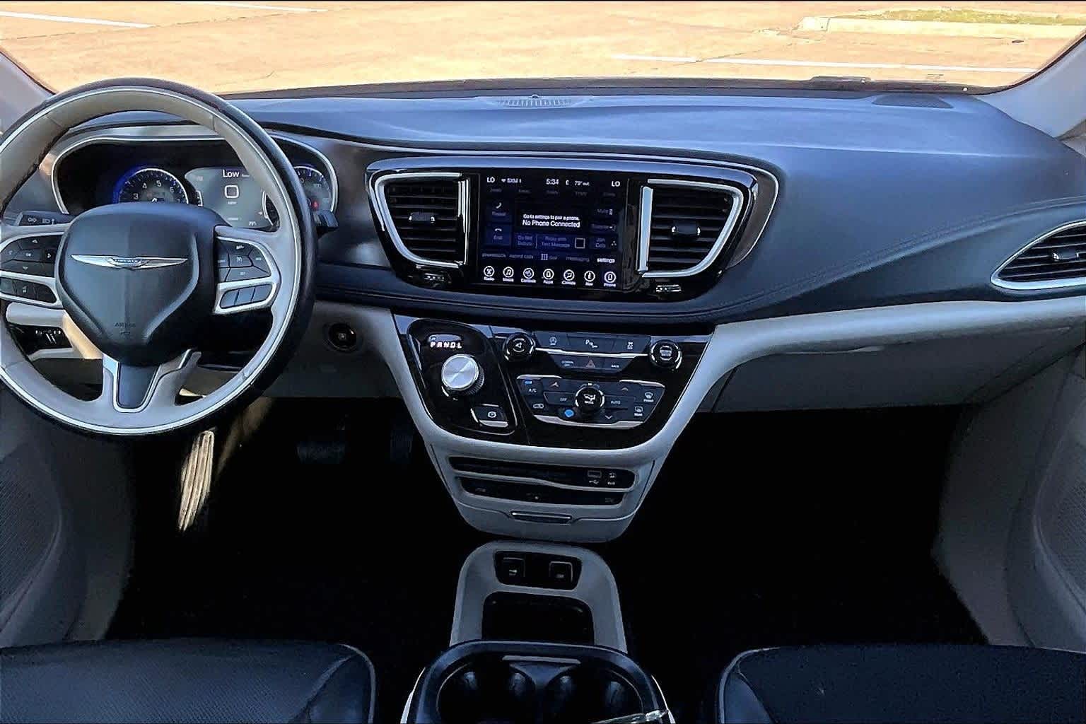 Thumbnail: 2017 Chrysler Pacifica - 10