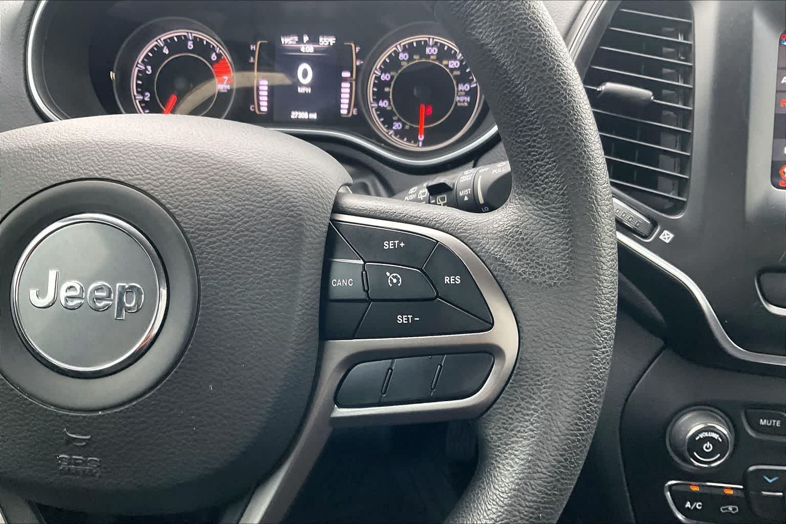 Thumbnail: 2021 Jeep Cherokee - 25