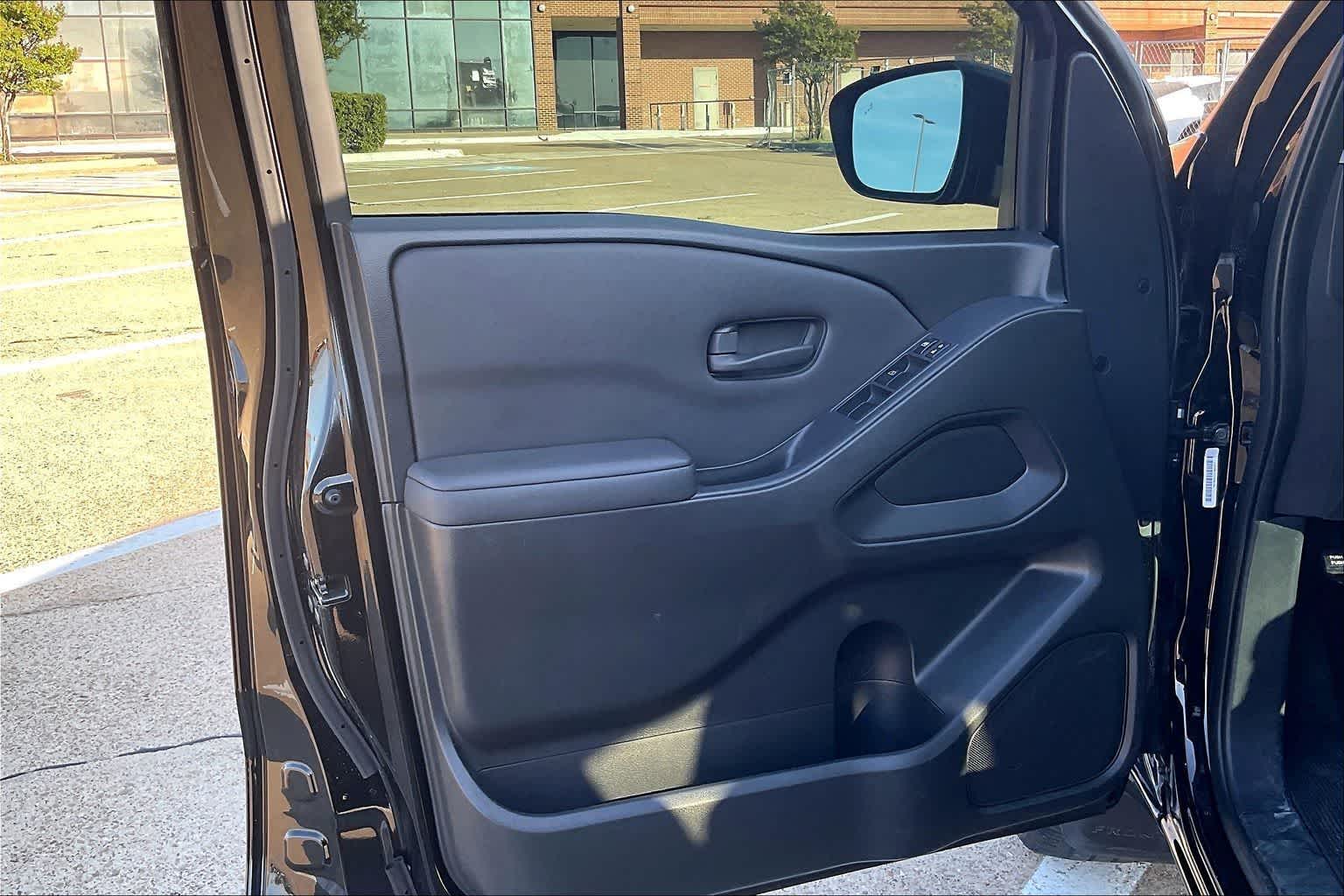 Thumbnail: 2022 Nissan Frontier - 27