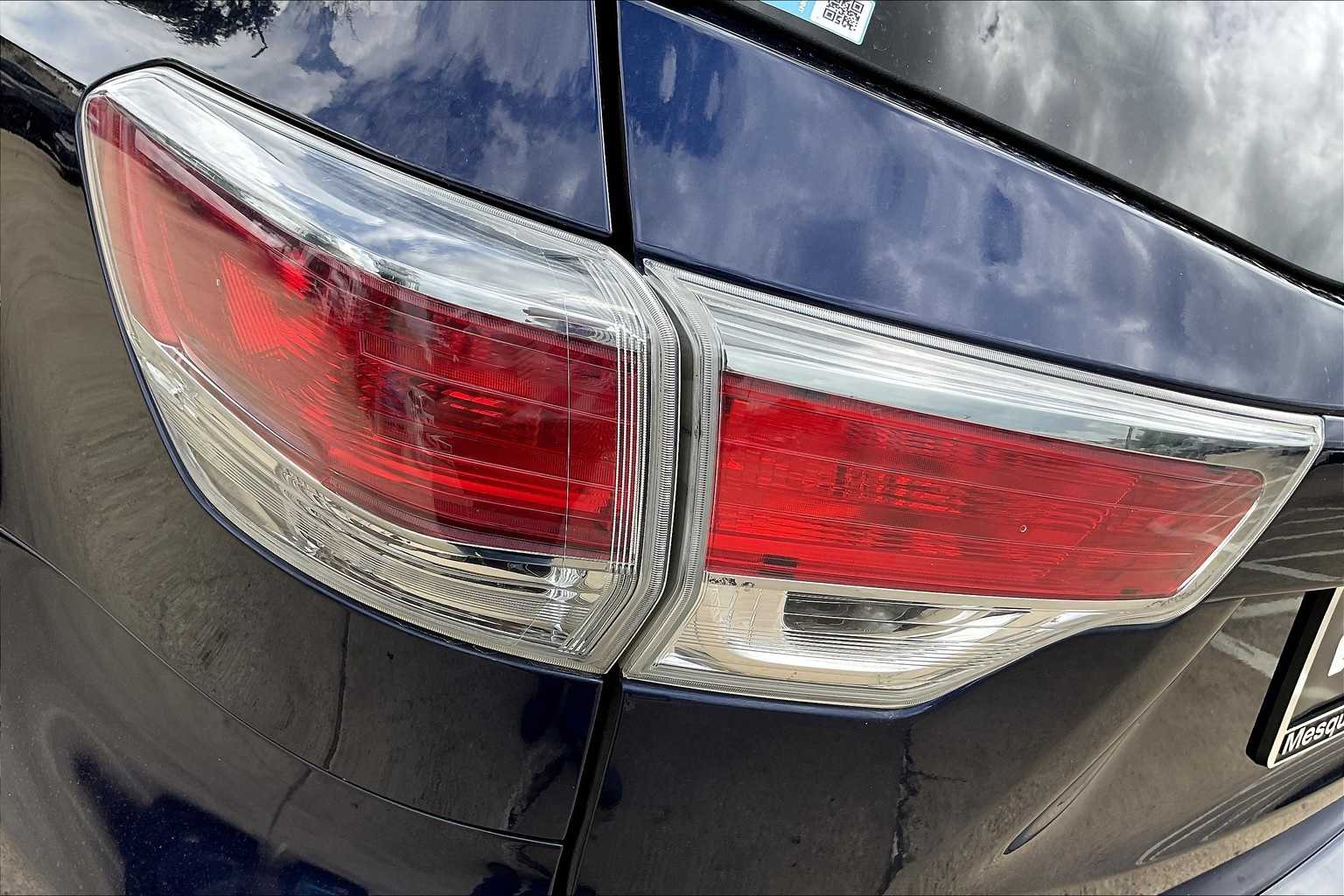 Thumbnail: 2016 Toyota Highlander - 32