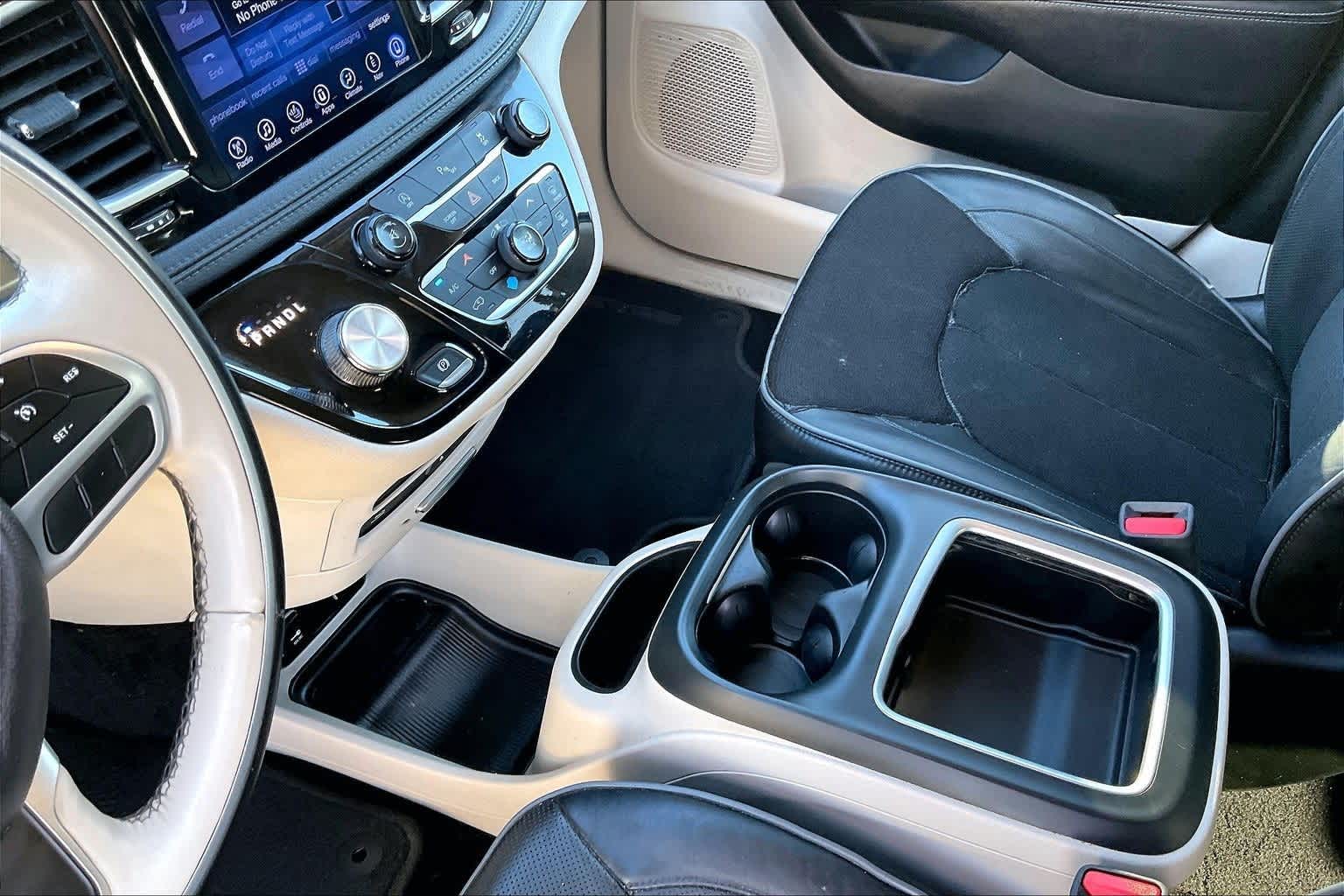 Thumbnail: 2017 Chrysler Pacifica - 16