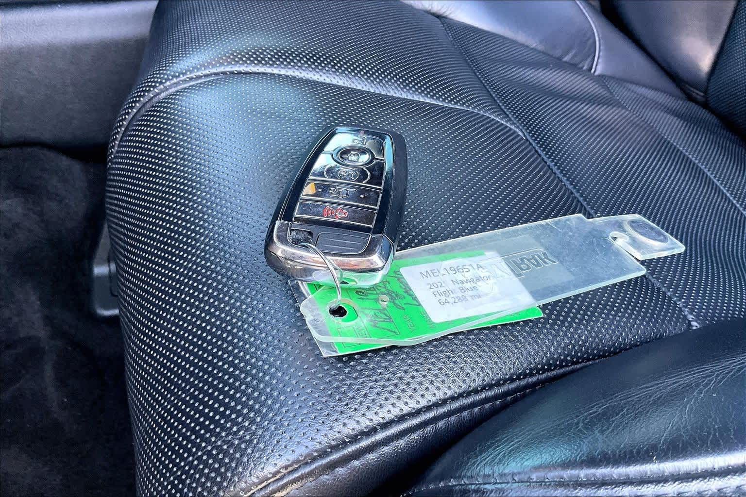 Thumbnail: 2021 Lincoln Navigator - 18