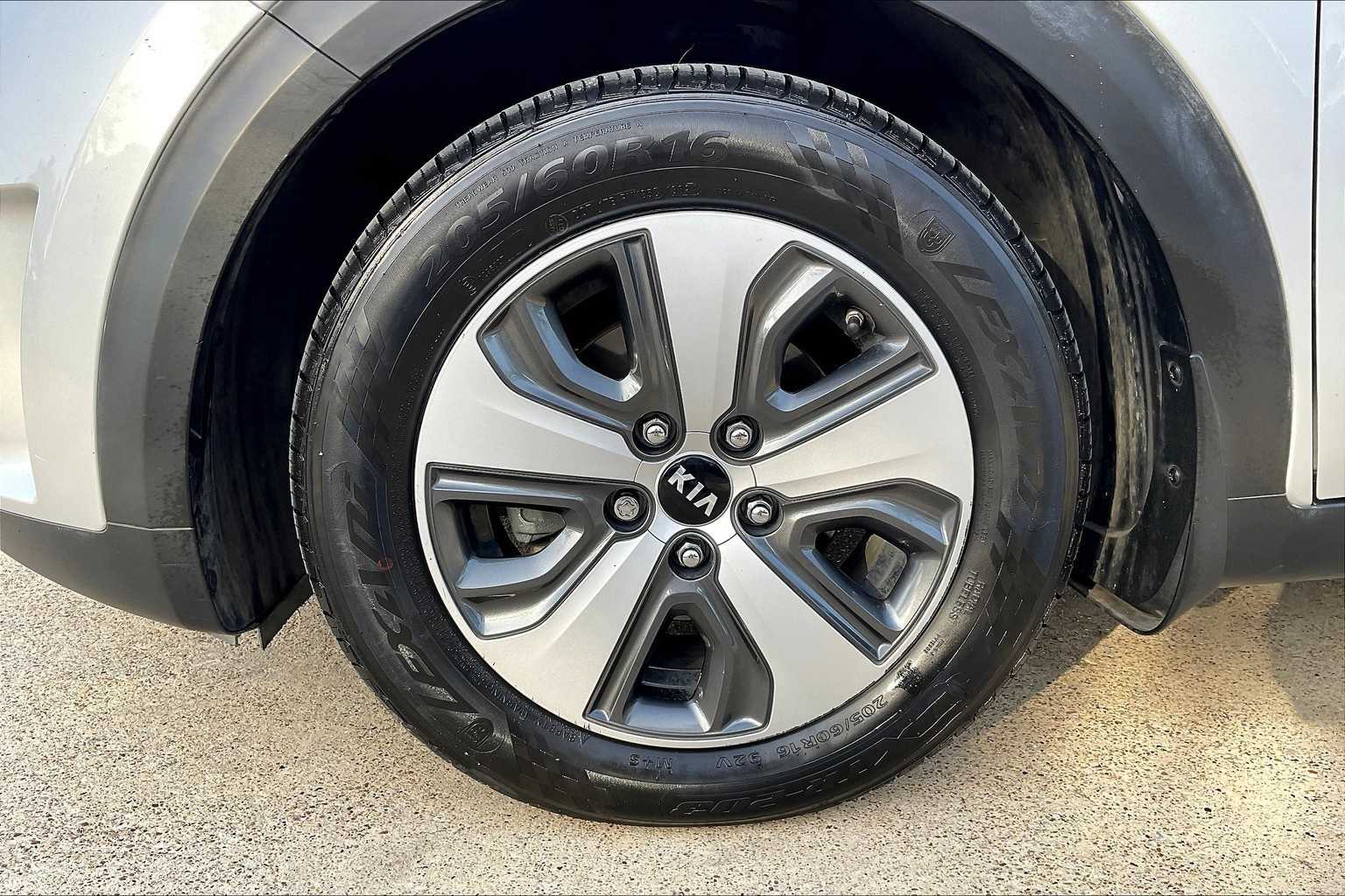 Thumbnail: 2018 Kia Niro - 8