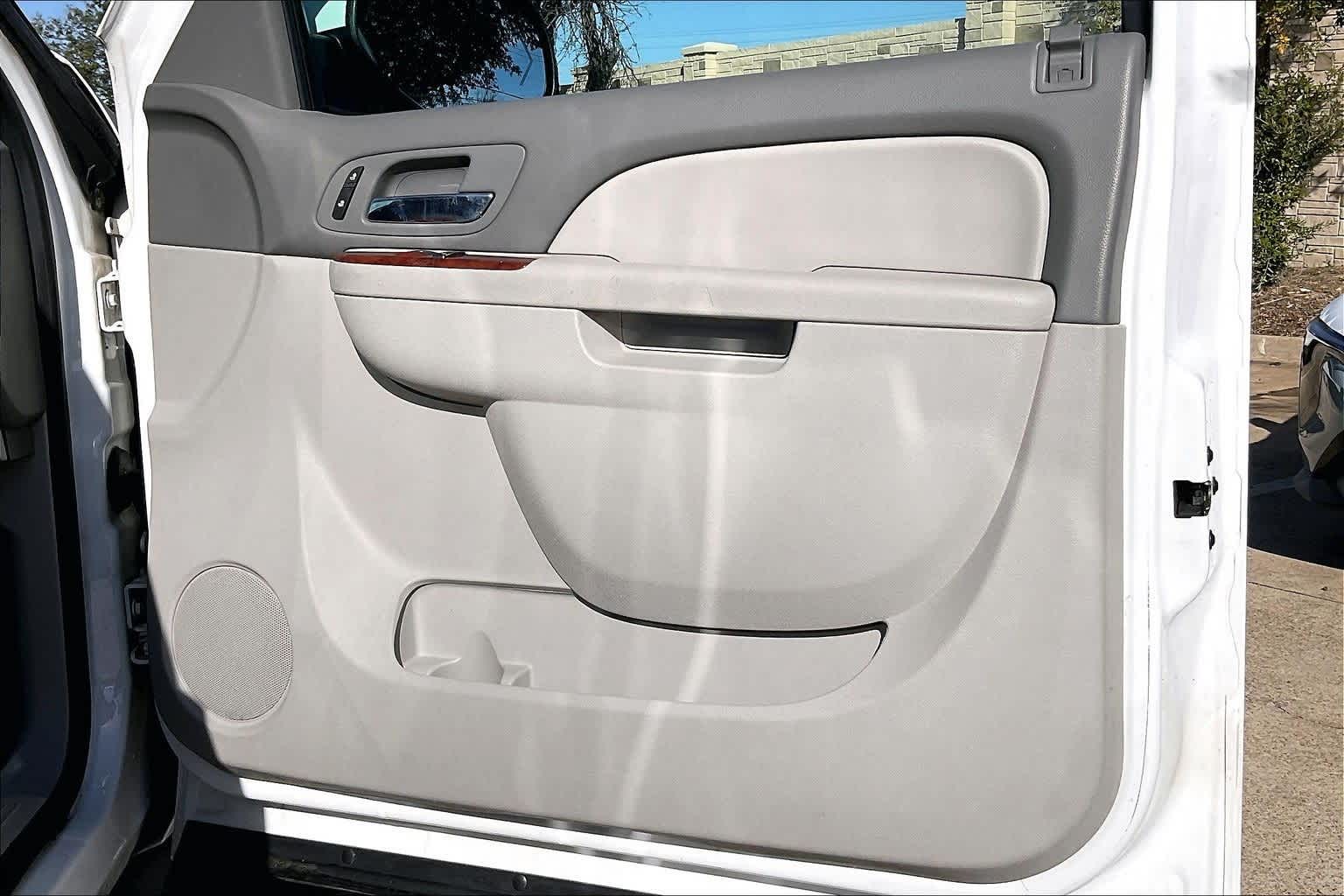 Thumbnail: 2013 Chevrolet Suburban - 27