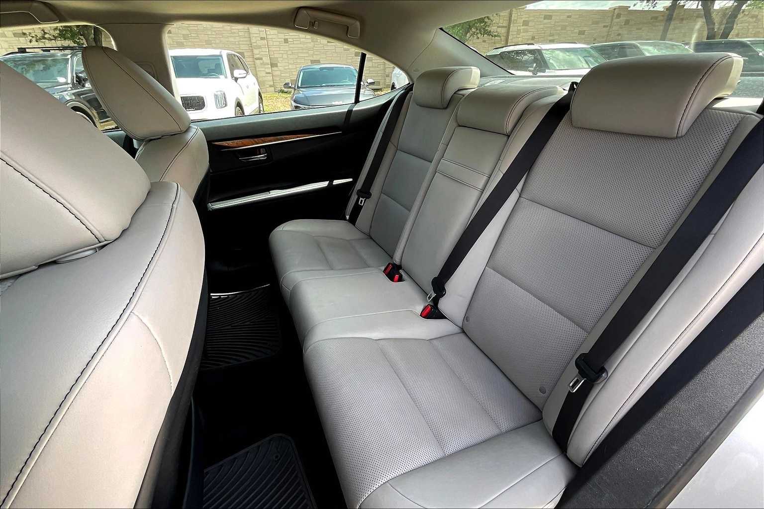Thumbnail: 2015 Lexus ES - 29