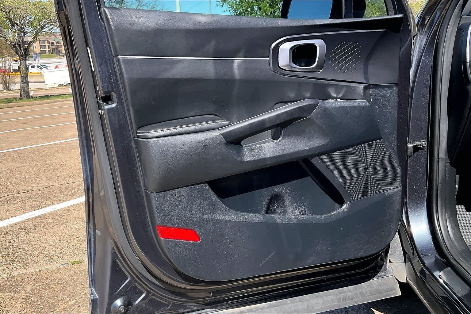 Thumbnail: 2023 Kia Sorento - 26