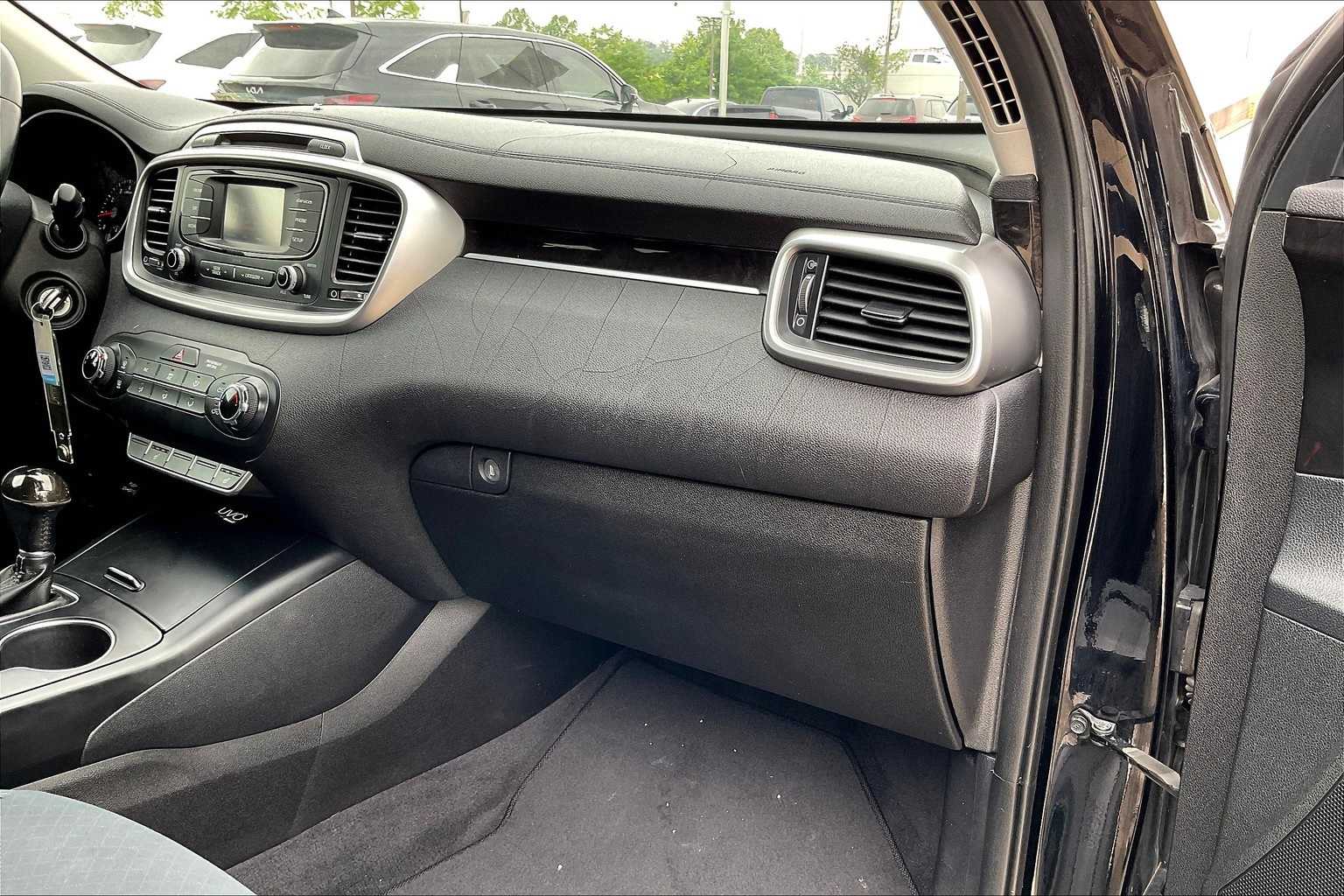 Thumbnail: 2016 Kia Sorento - 23