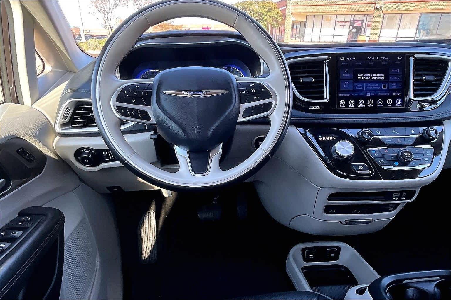 Thumbnail: 2017 Chrysler Pacifica - 14