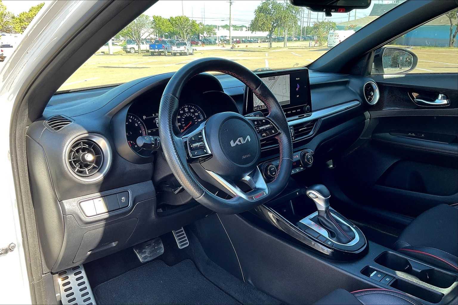 2023 Kia Forte GT photo 2