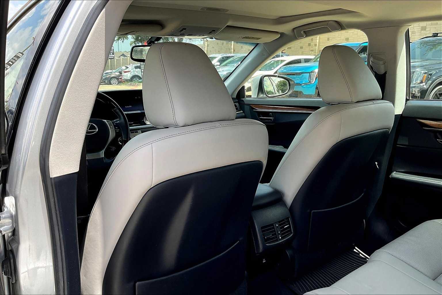 Thumbnail: 2015 Lexus ES - 12