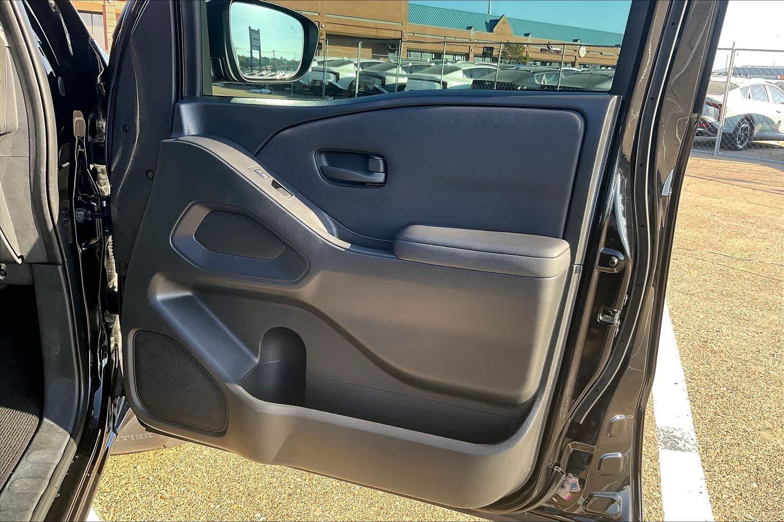 Thumbnail: 2022 Nissan Frontier - 28