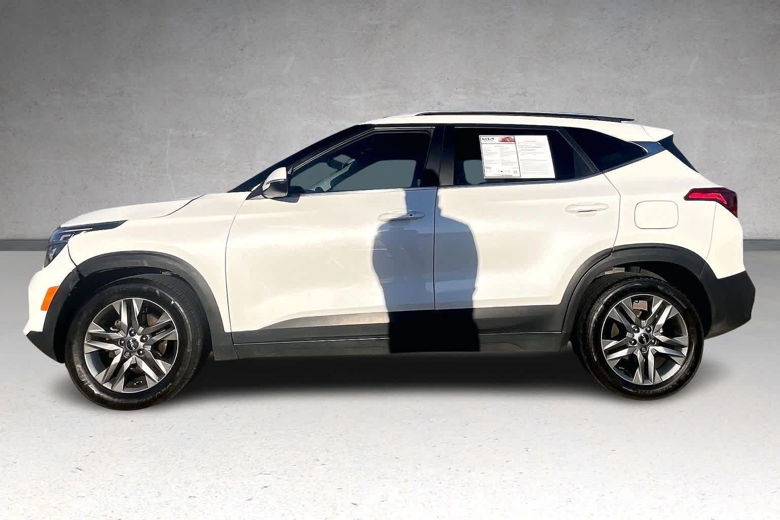 Thumbnail: 2023 Kia Seltos - 3