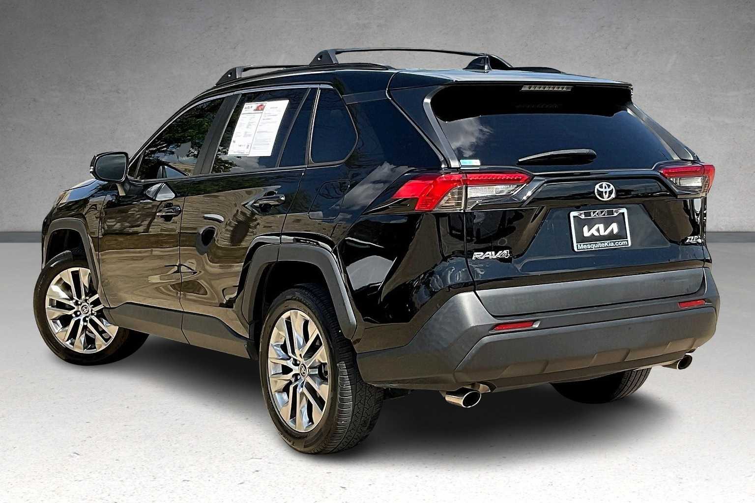 Thumbnail: 2021 Toyota RAV4 - 4