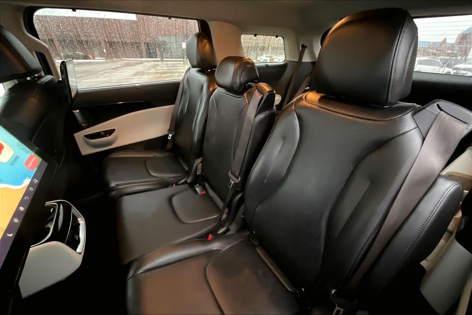 Thumbnail: 2022 Kia Carnival - 28