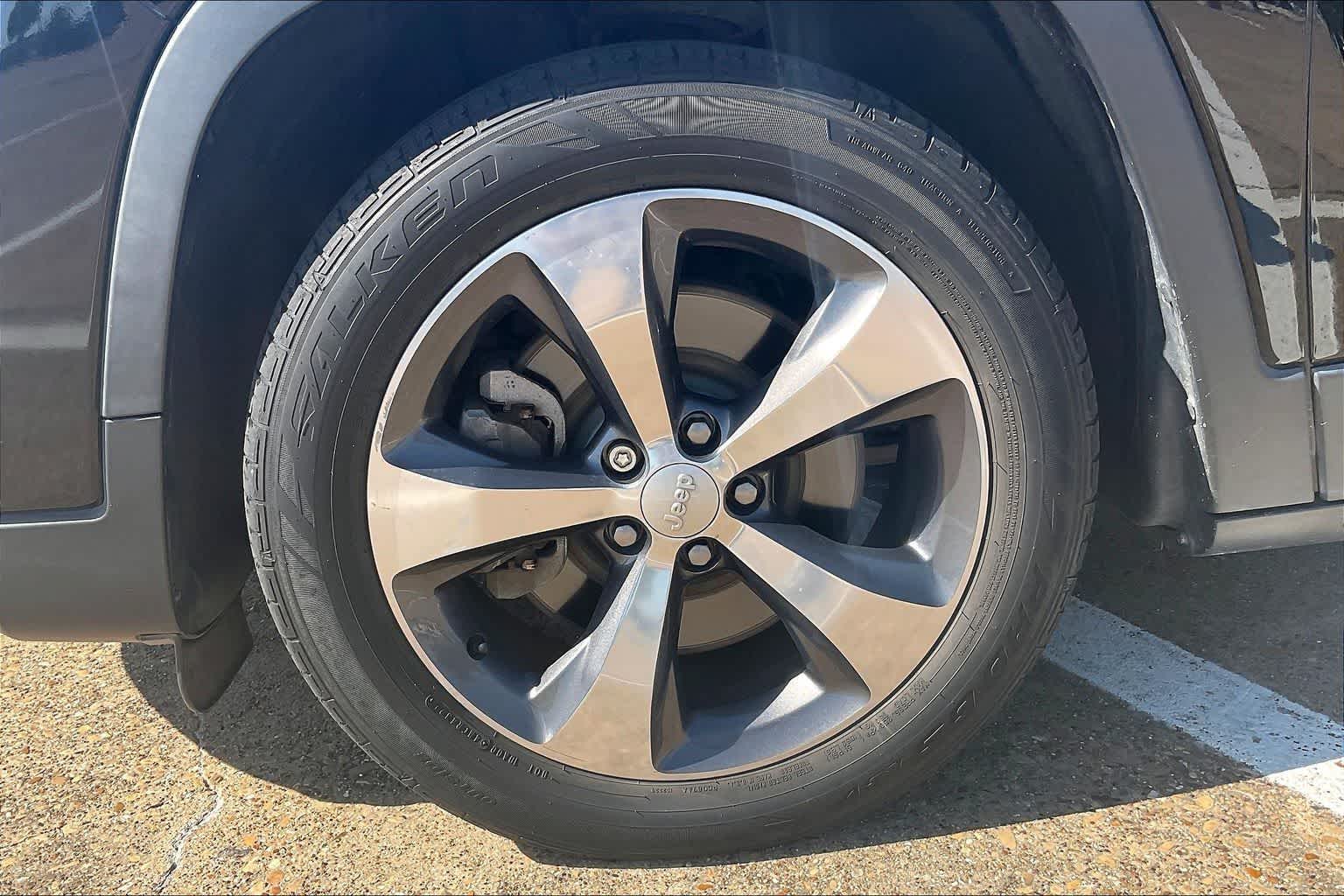 Thumbnail: 2019 Jeep Cherokee - 7