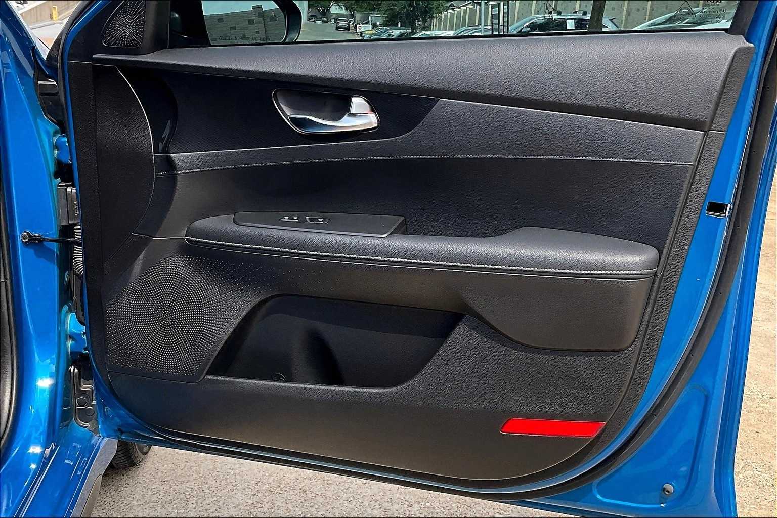 Thumbnail: 2023 Kia Forte - 25