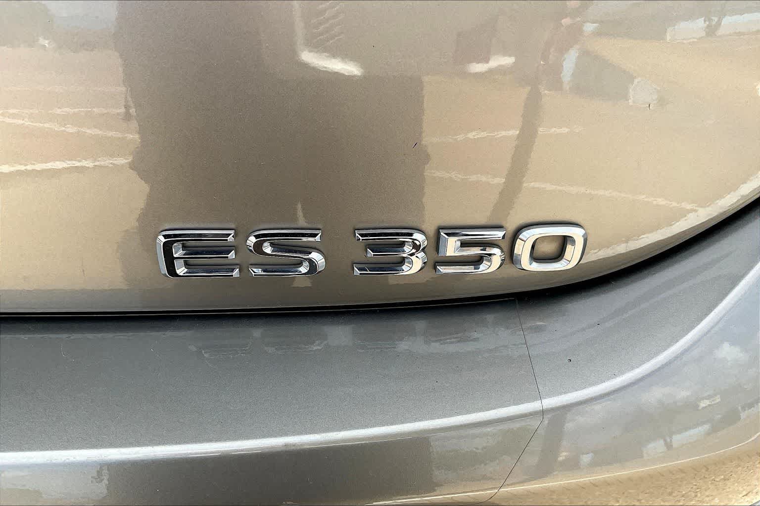 Thumbnail: 2020 Lexus ES - 7