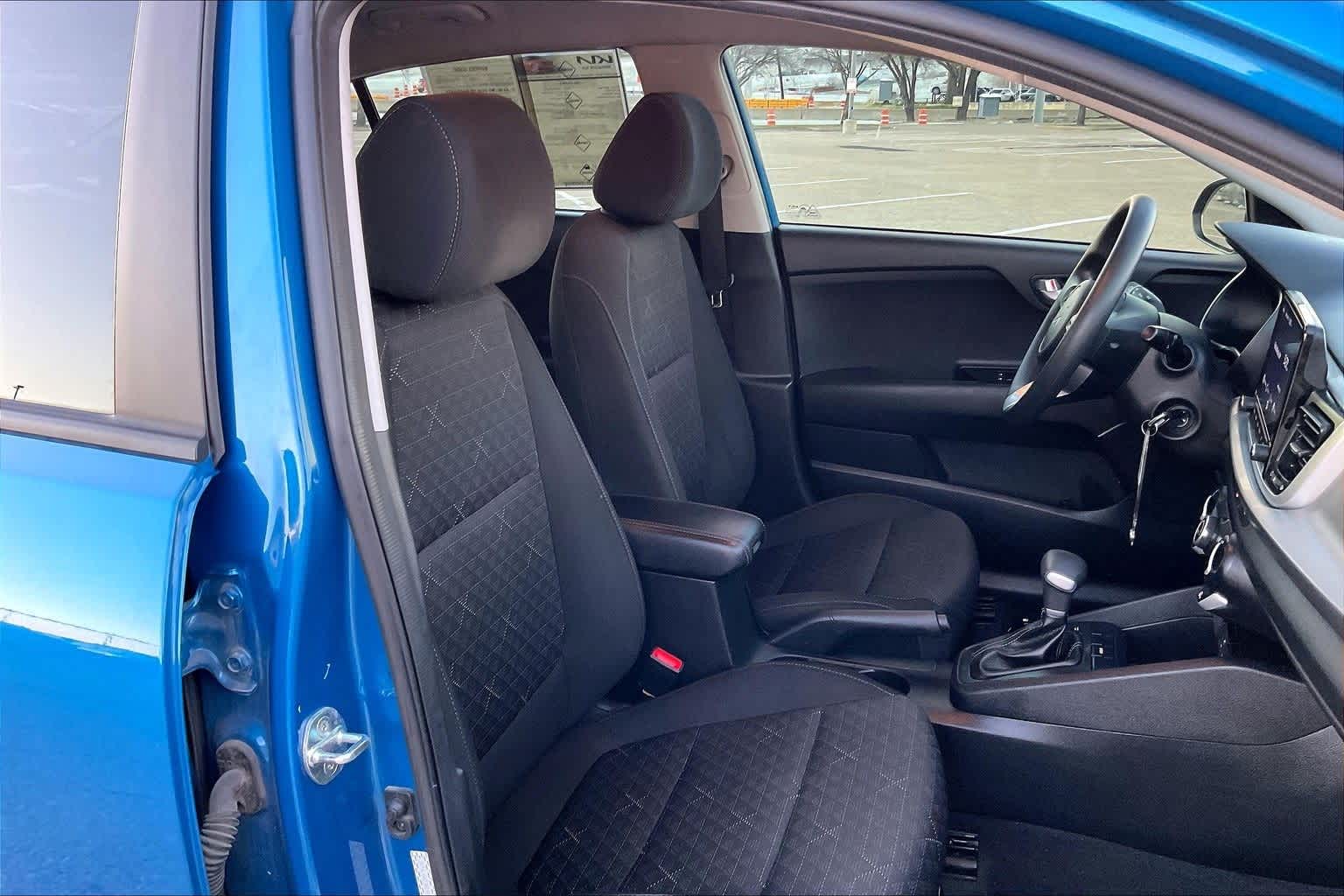 Thumbnail: 2022 Kia Rio - 12