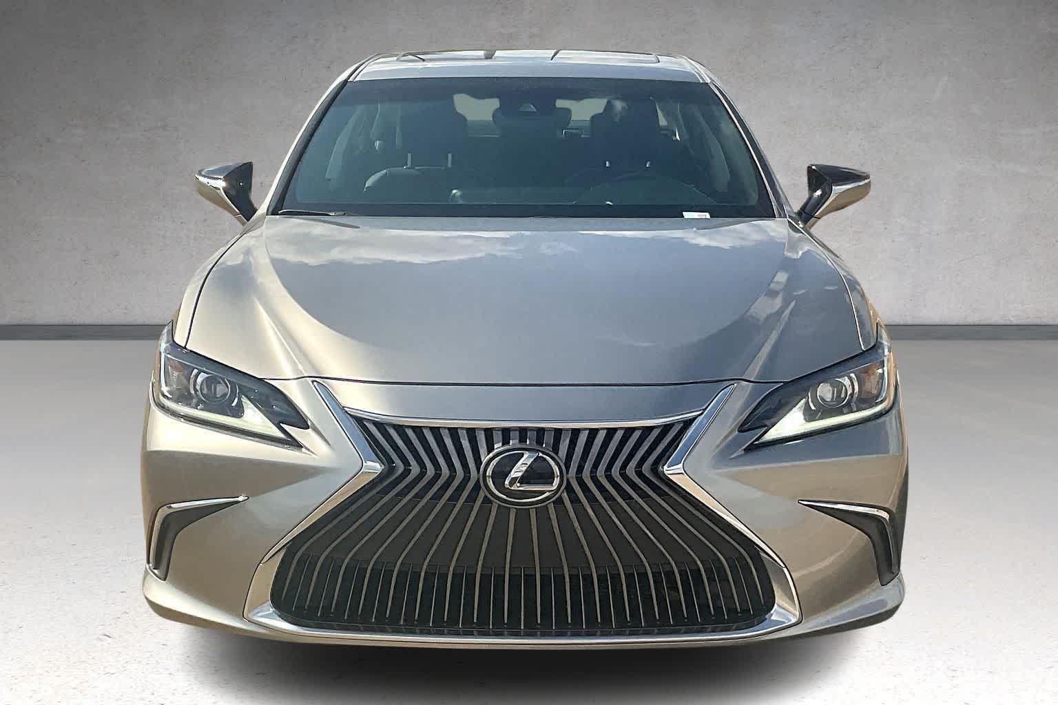 Thumbnail: 2020 Lexus ES - 6