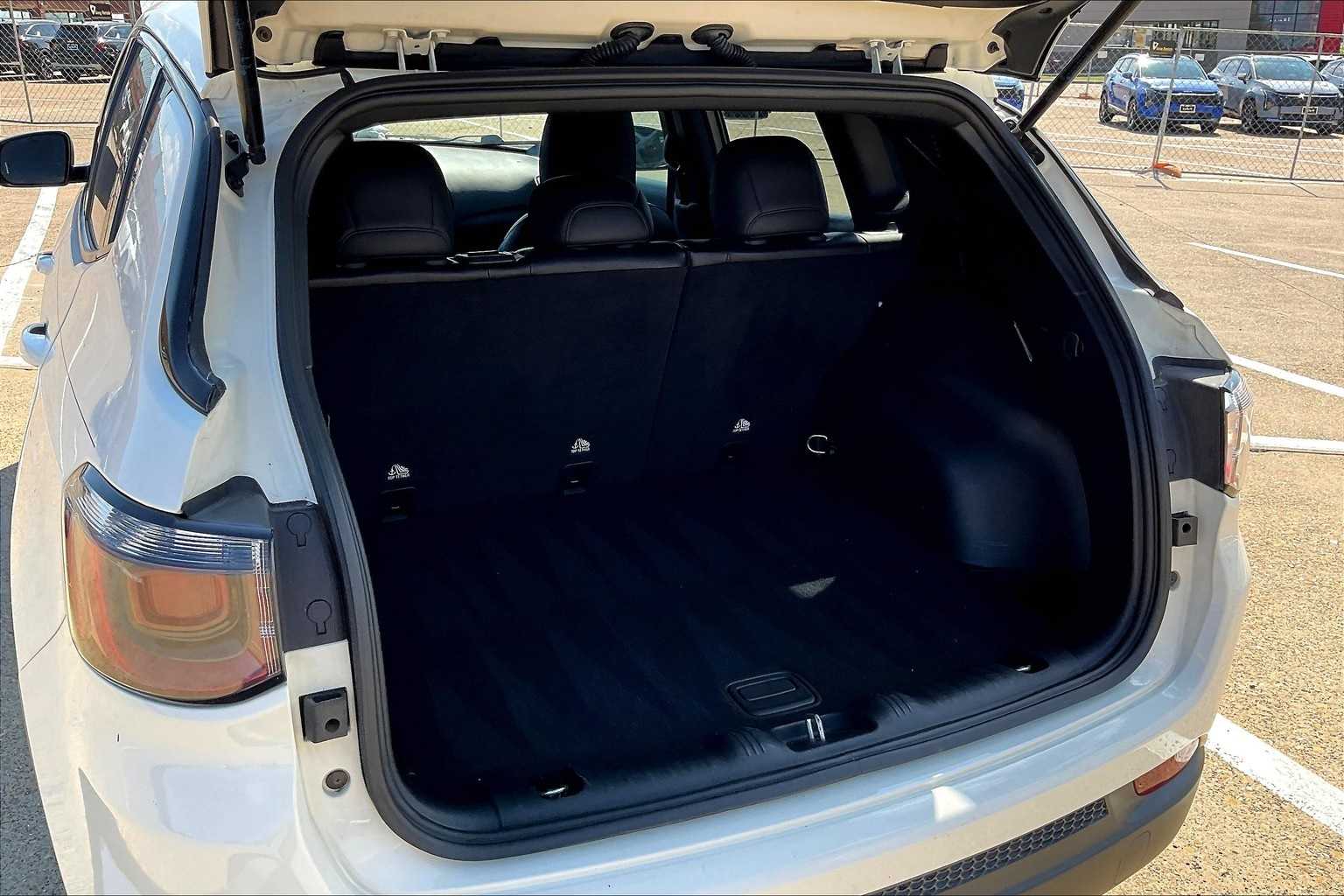 Thumbnail: 2021 Jeep Compass - 18