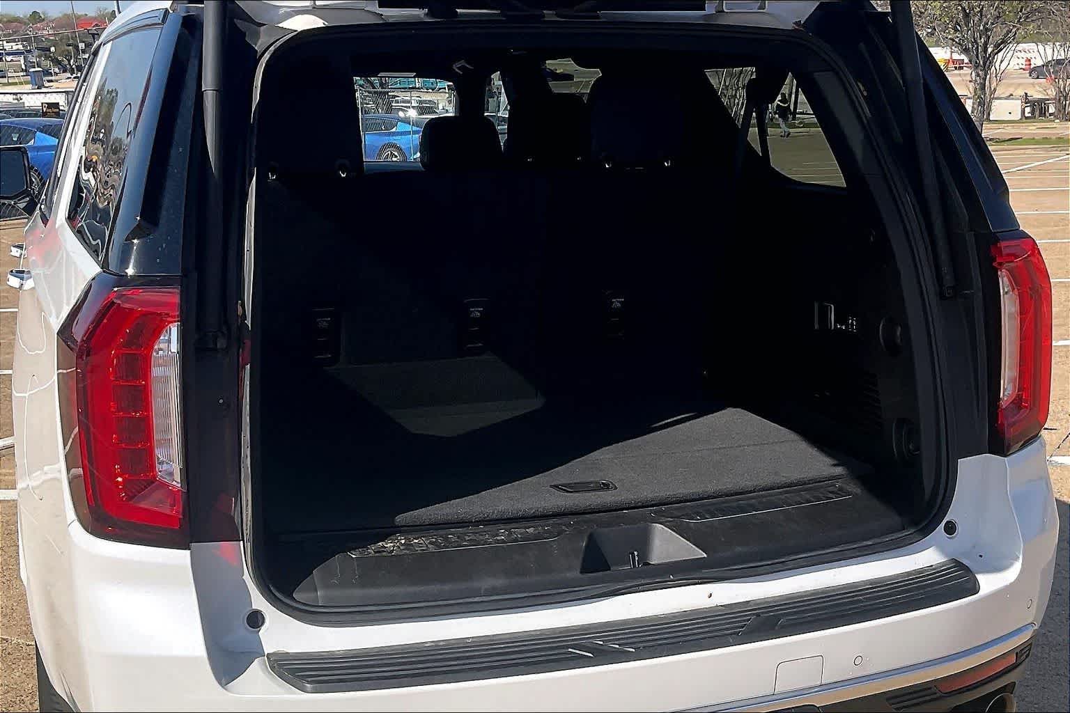 Thumbnail: 2022 GMC Yukon XL - 18