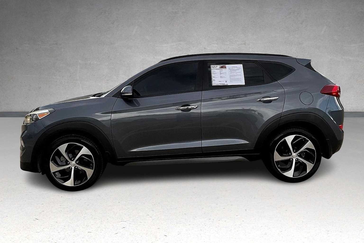 Thumbnail: 2016 Hyundai Tucson - 3