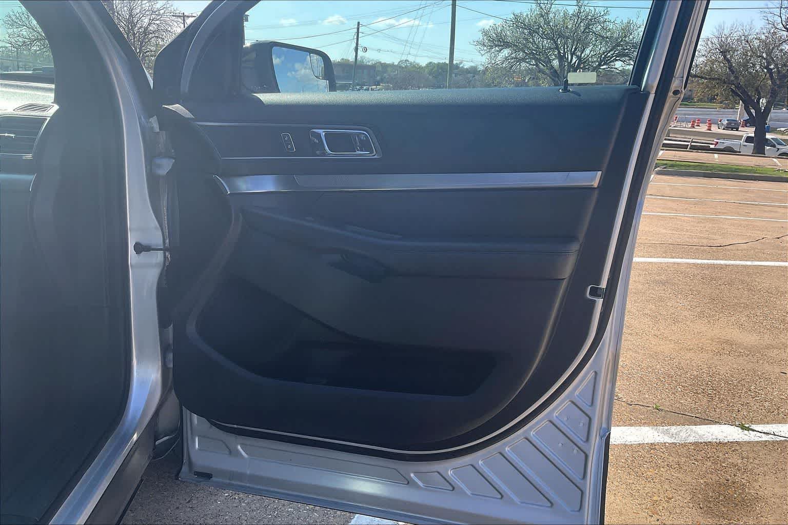 Thumbnail: 2018 Ford Explorer - 28