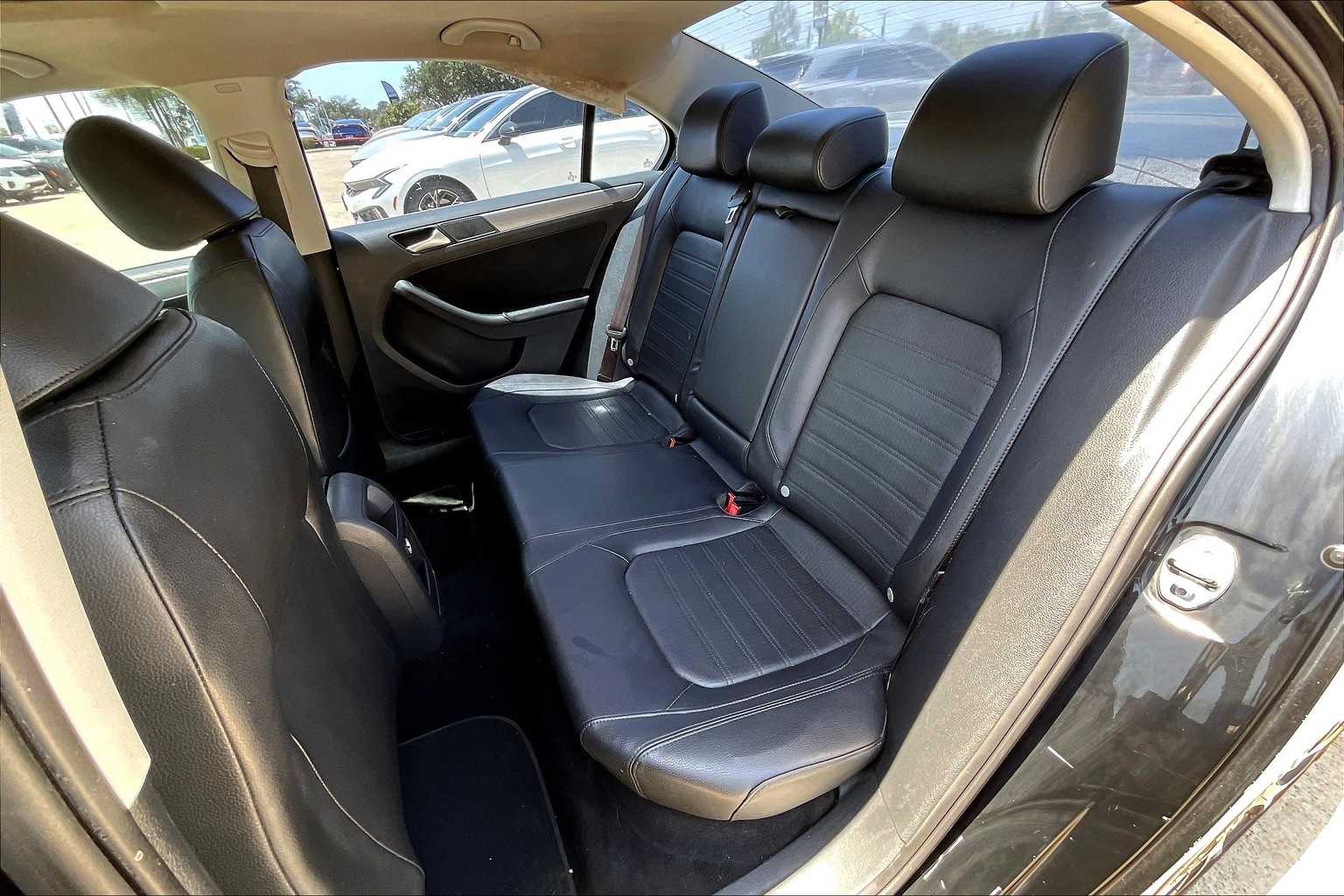 Thumbnail: 2013 Volkswagen Jetta - 28