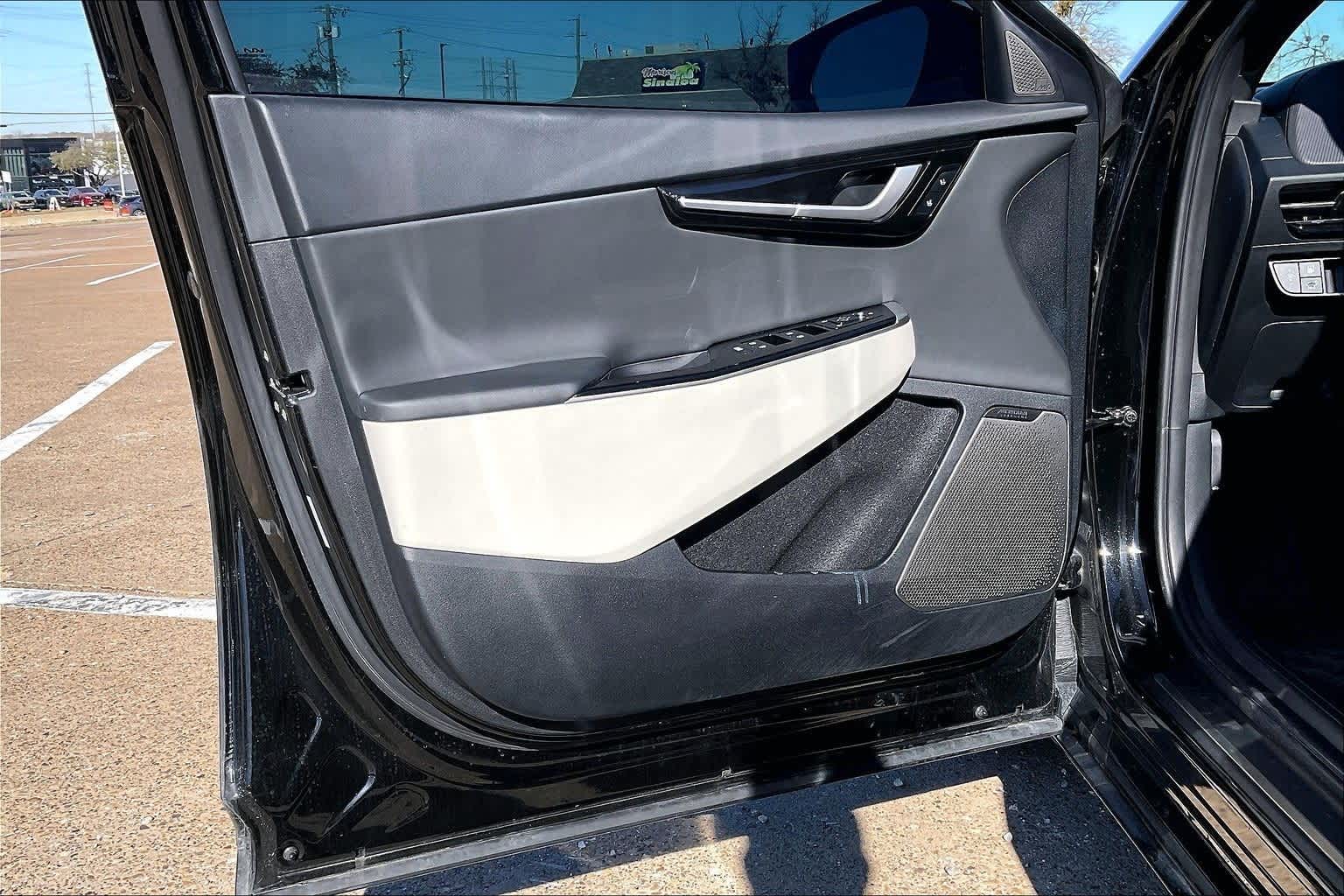 Thumbnail: 2023 Kia EV6 - 27