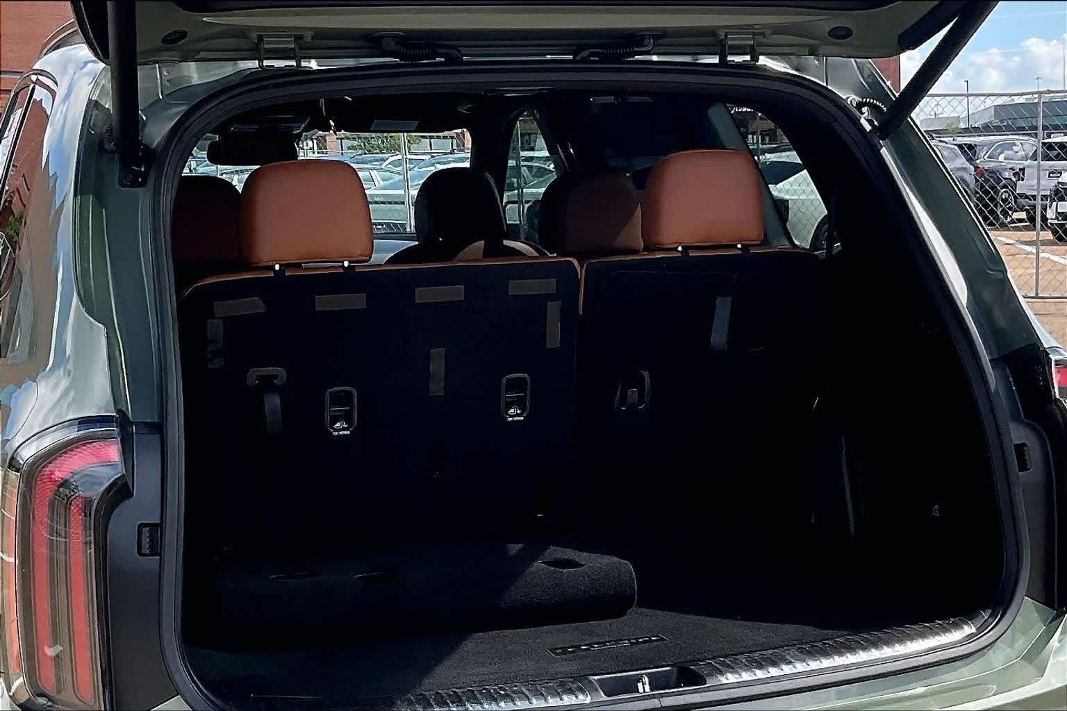 Thumbnail: 2024 Kia Telluride - 18